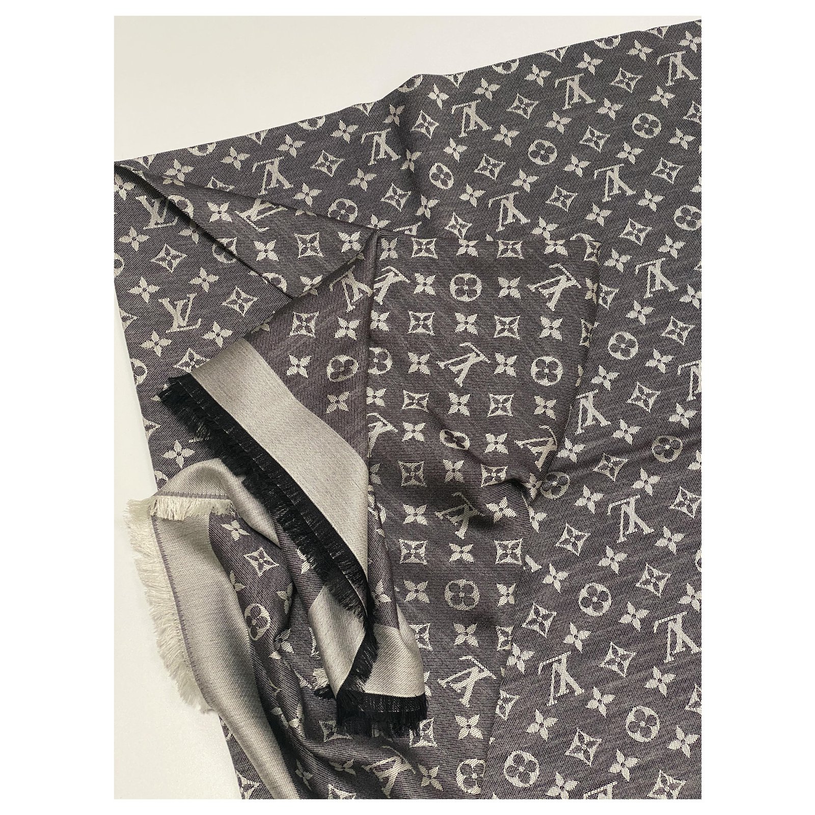 Louis Vuitton Shawl Black Monogram Denim – ＬＯＶＥＬＯＴＳＬＵＸＵＲＹ