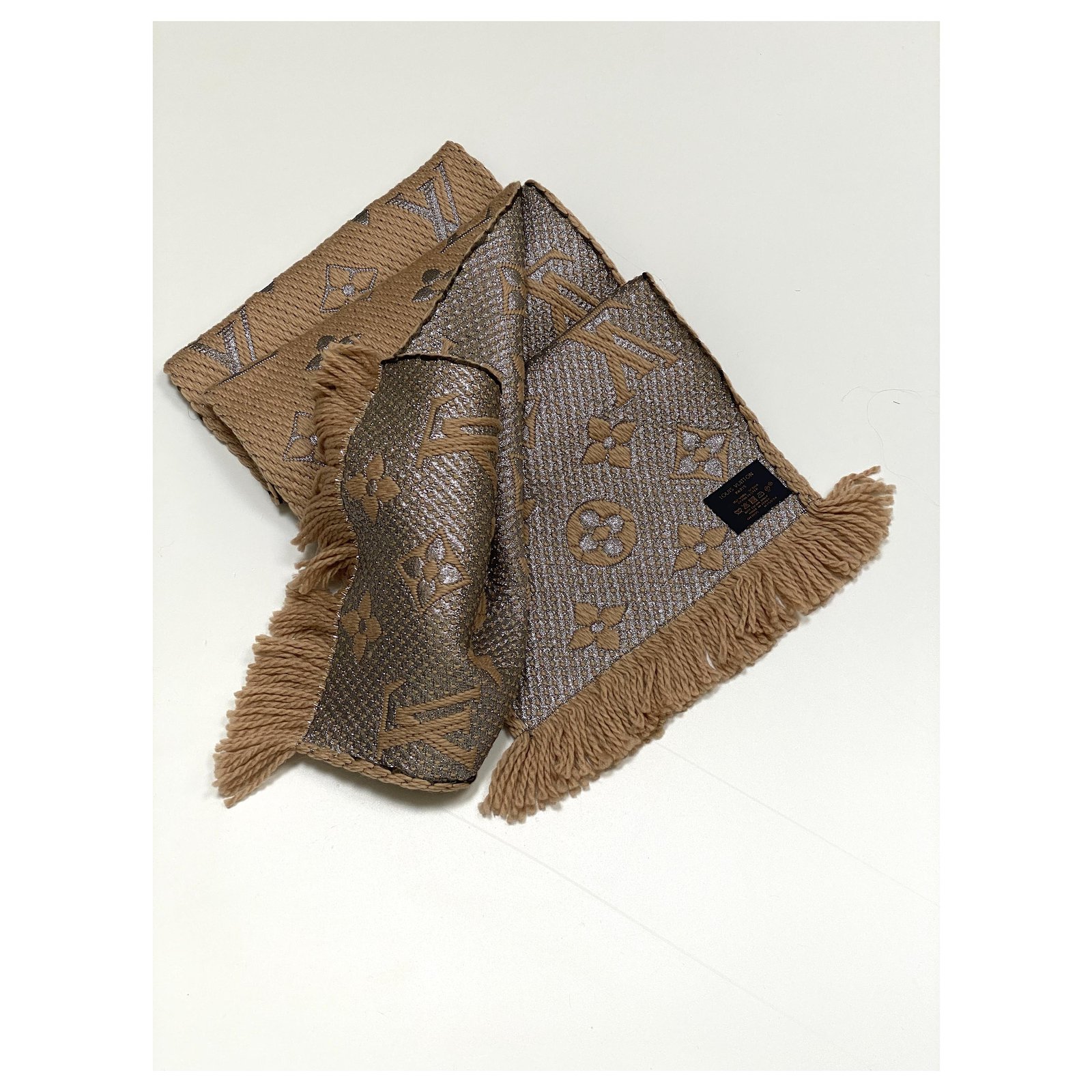 Louis Vuitton Logomania camel shine scarf Beige Wool ref.228129 - Joli  Closet