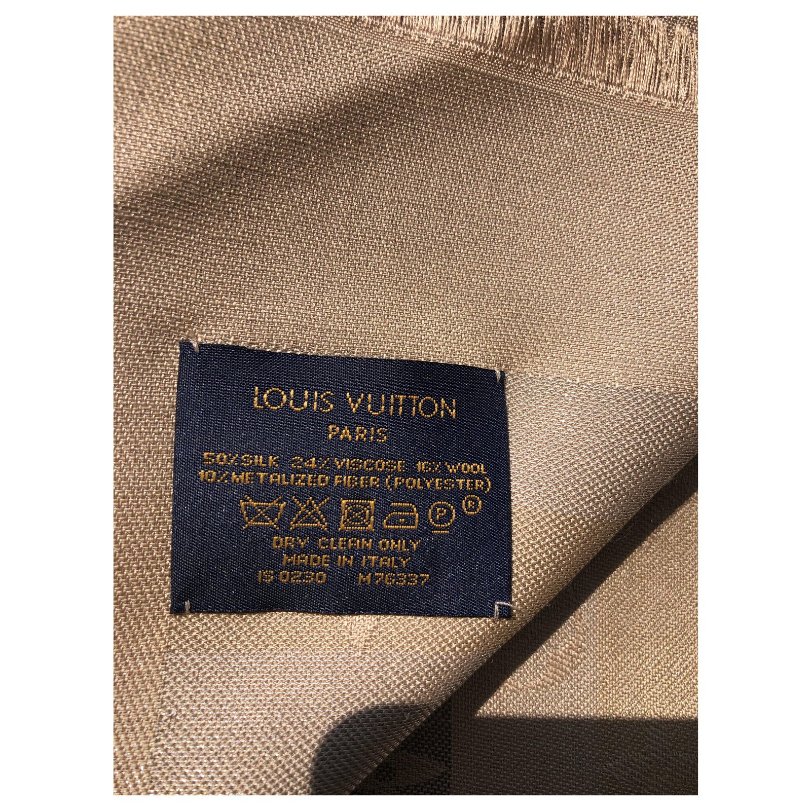 Louis Vuitton Scarves Beige Wool ref.228183 - Joli Closet