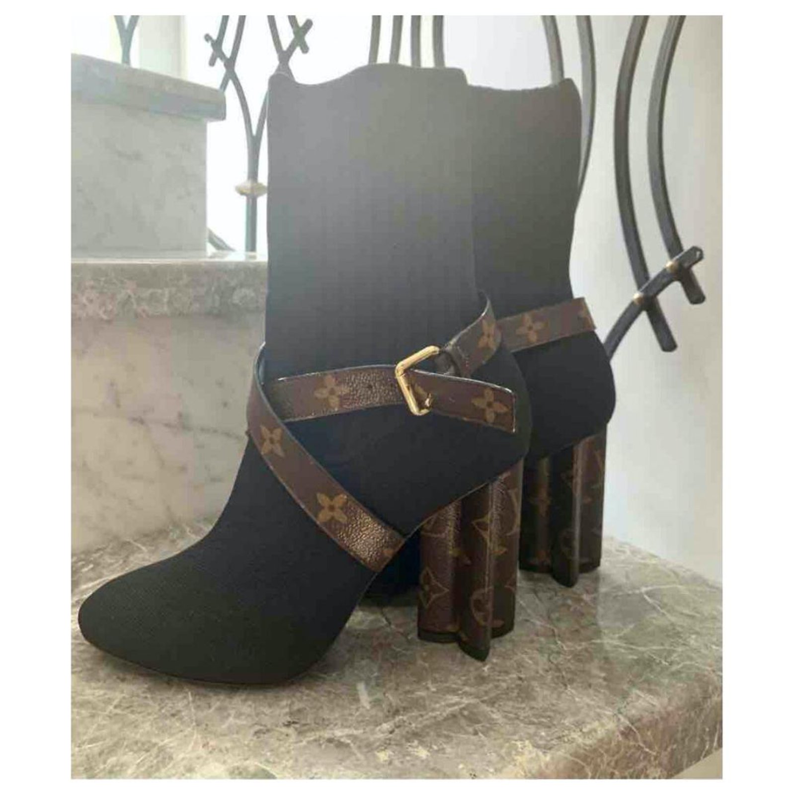 Louis Vuitton Ankle Boots Black Leather ref.477275 - Joli Closet