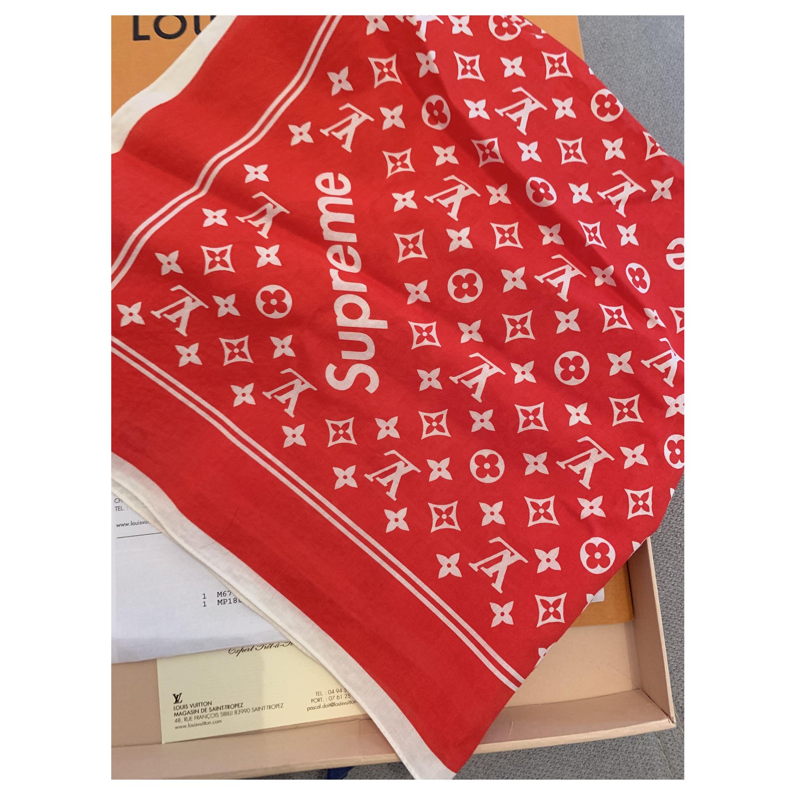 Louis Vuitton Silk scarves Red Cotton ref.229471 - Joli Closet