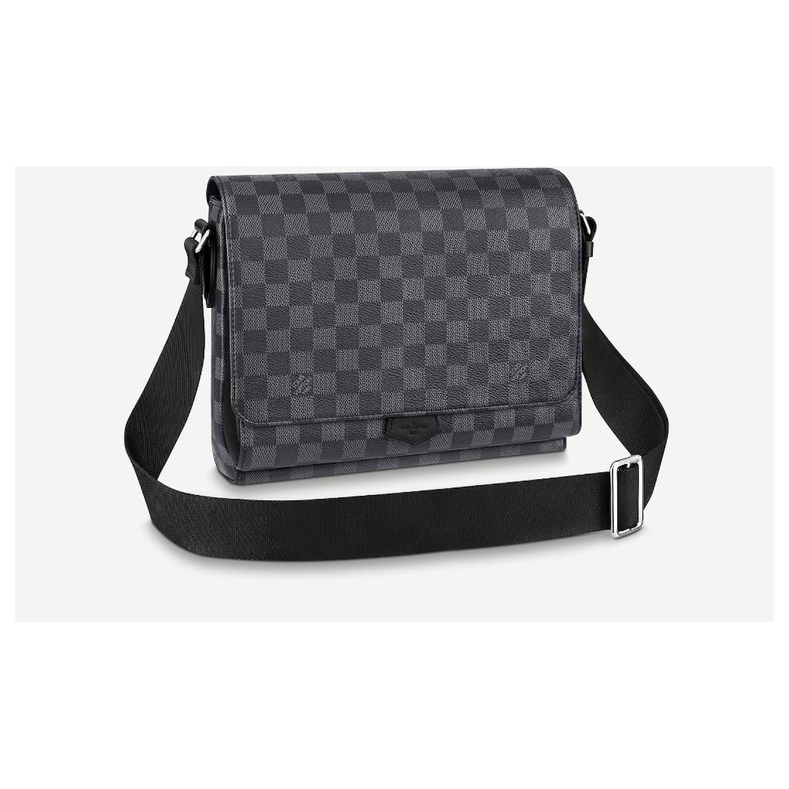 Louis Vuitton LV Flap messenger new Grey Leather ref.231577 Joli Closet
