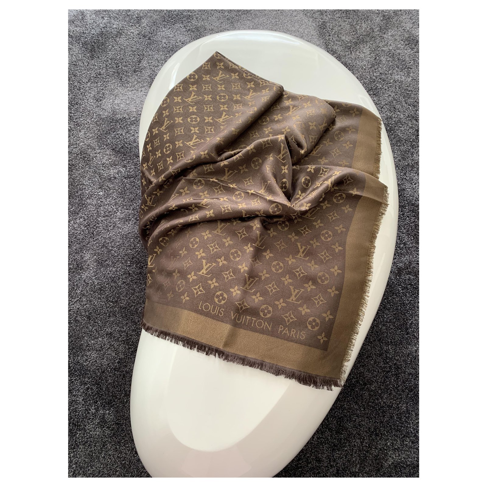 Louis Vuitton Shine scarf Brown Silk ref.232343 - Joli Closet