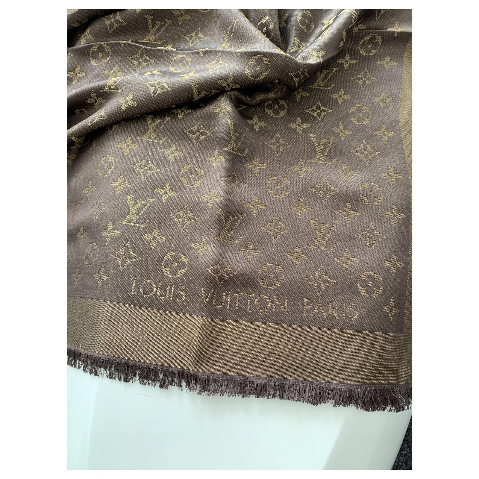 Louis Vuitton Bufanda brillo Castaño Seda ref.232343 - Joli Closet