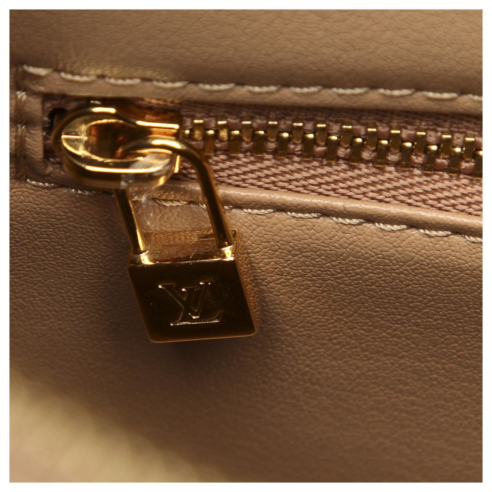 Louis Vuitton Brown Monogram Vernis Houston Bronze Leather Patent leather  ref.660127 - Joli Closet