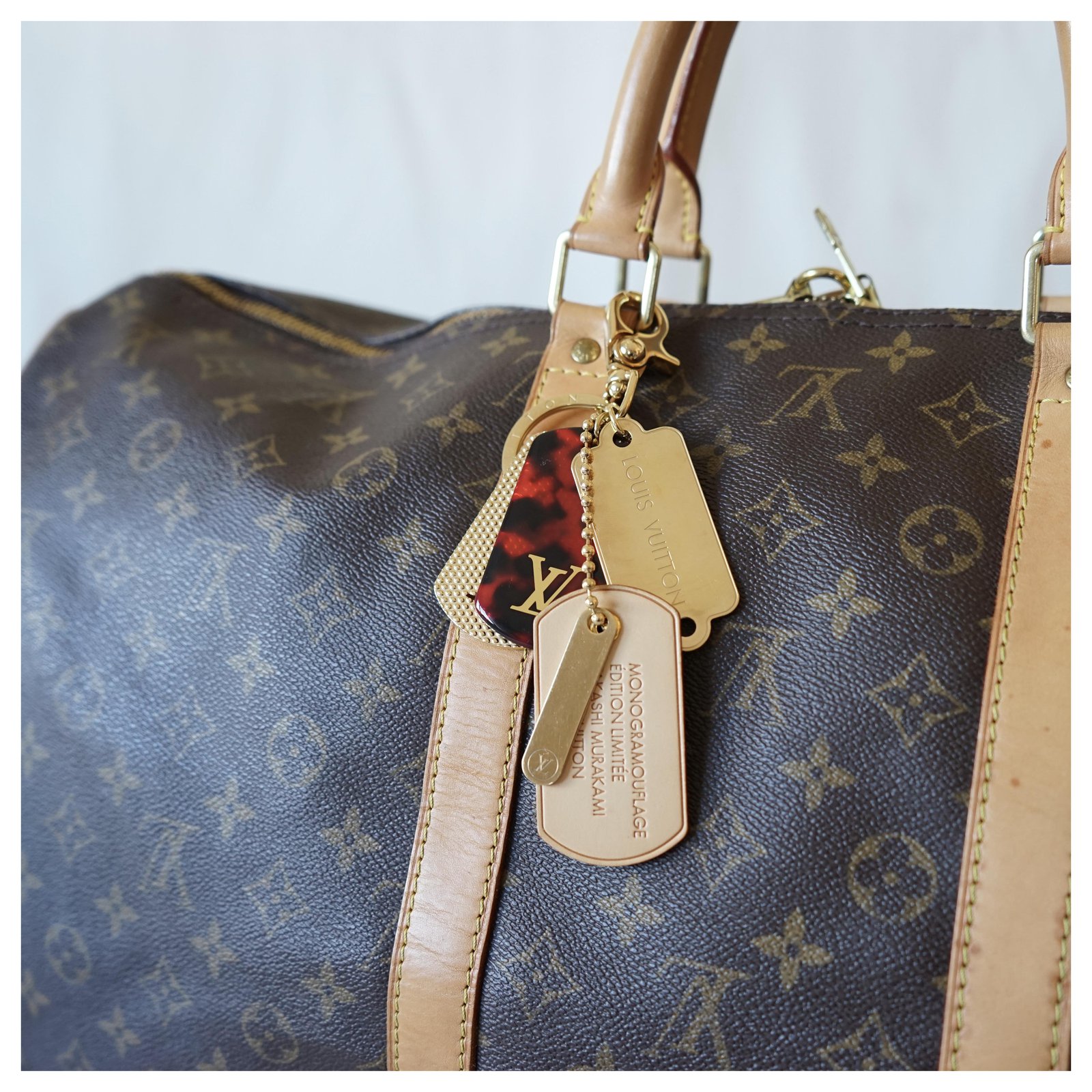 Louis Vuitton Bag charms Golden Metal ref.225256 - Joli Closet