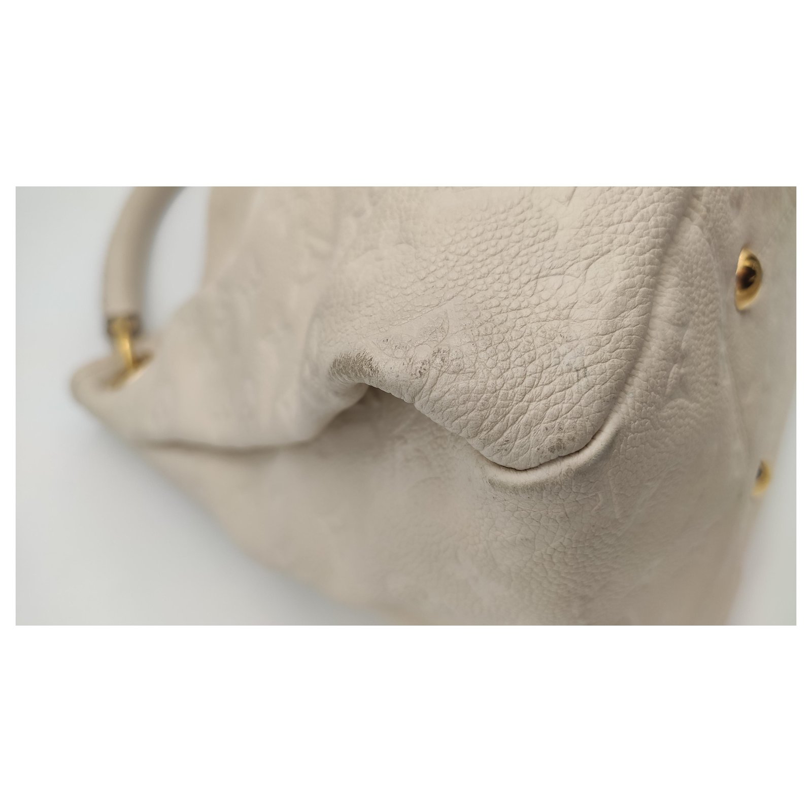 Louis Vuitton Artsy bag Empreinte cream Leather ref.233891 - Joli Closet