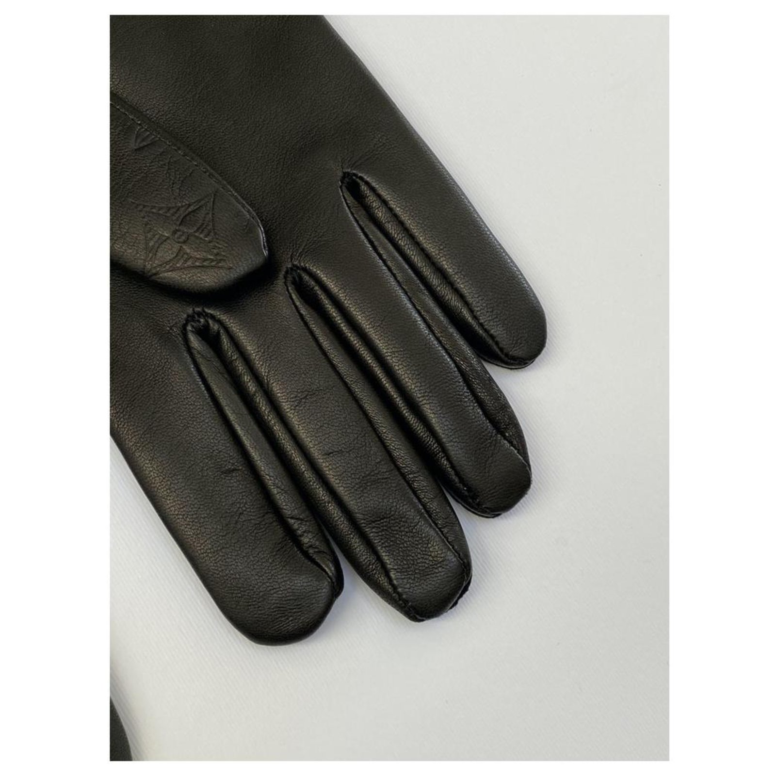 Taglia guanti Louis Vuitton Monogram Shadow Classic 9.5 Nero Agnello Pelle  ref.224116 - Joli Closet