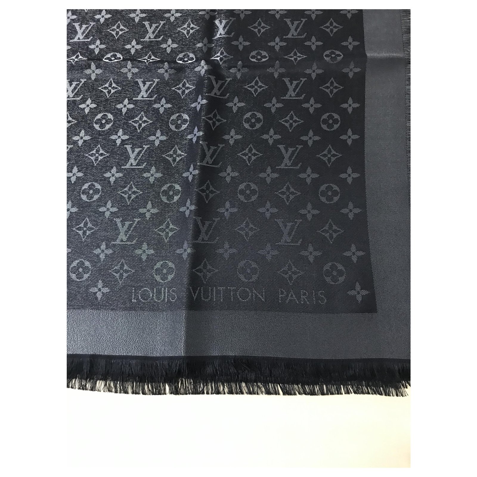 Scialle Louis Vuitton Shine nero Silk Polyester Viscose ref.234425 - Joli Closet