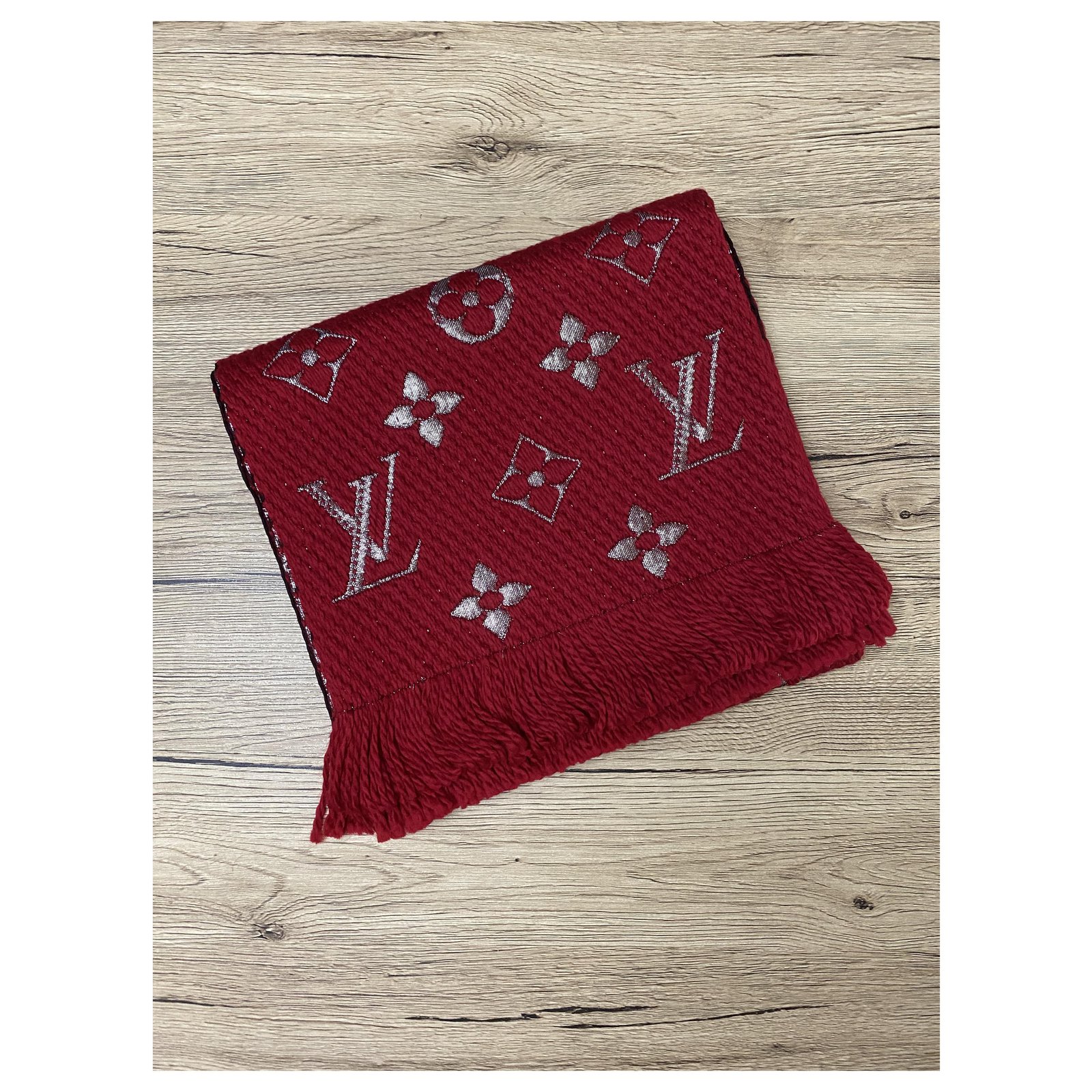 Louis Vuitton red logomania scarf shine Silk Wool ref.170074 - Joli Closet