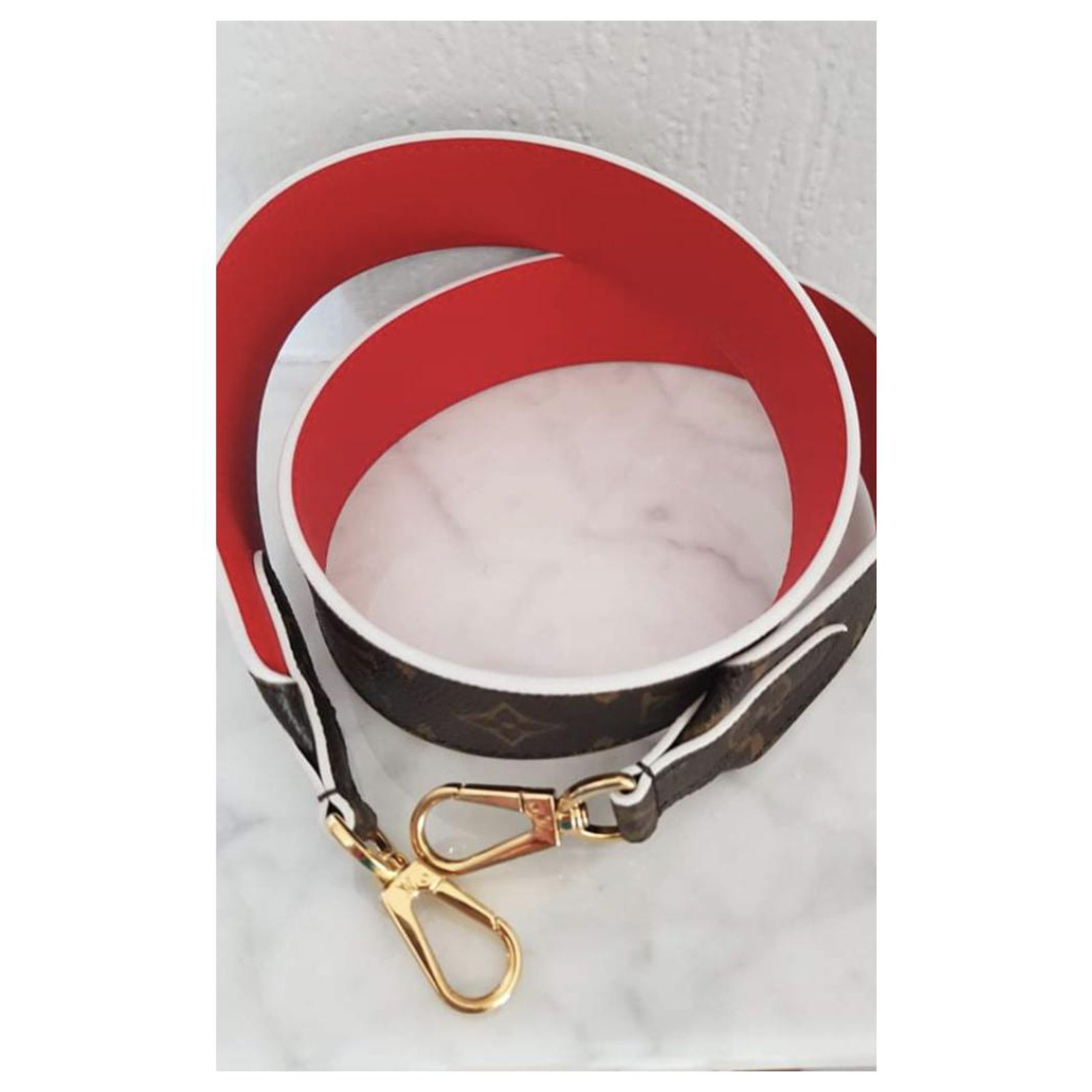 Louis Vuitton Cinturones Roja Cuero ref.112144 - Joli Closet