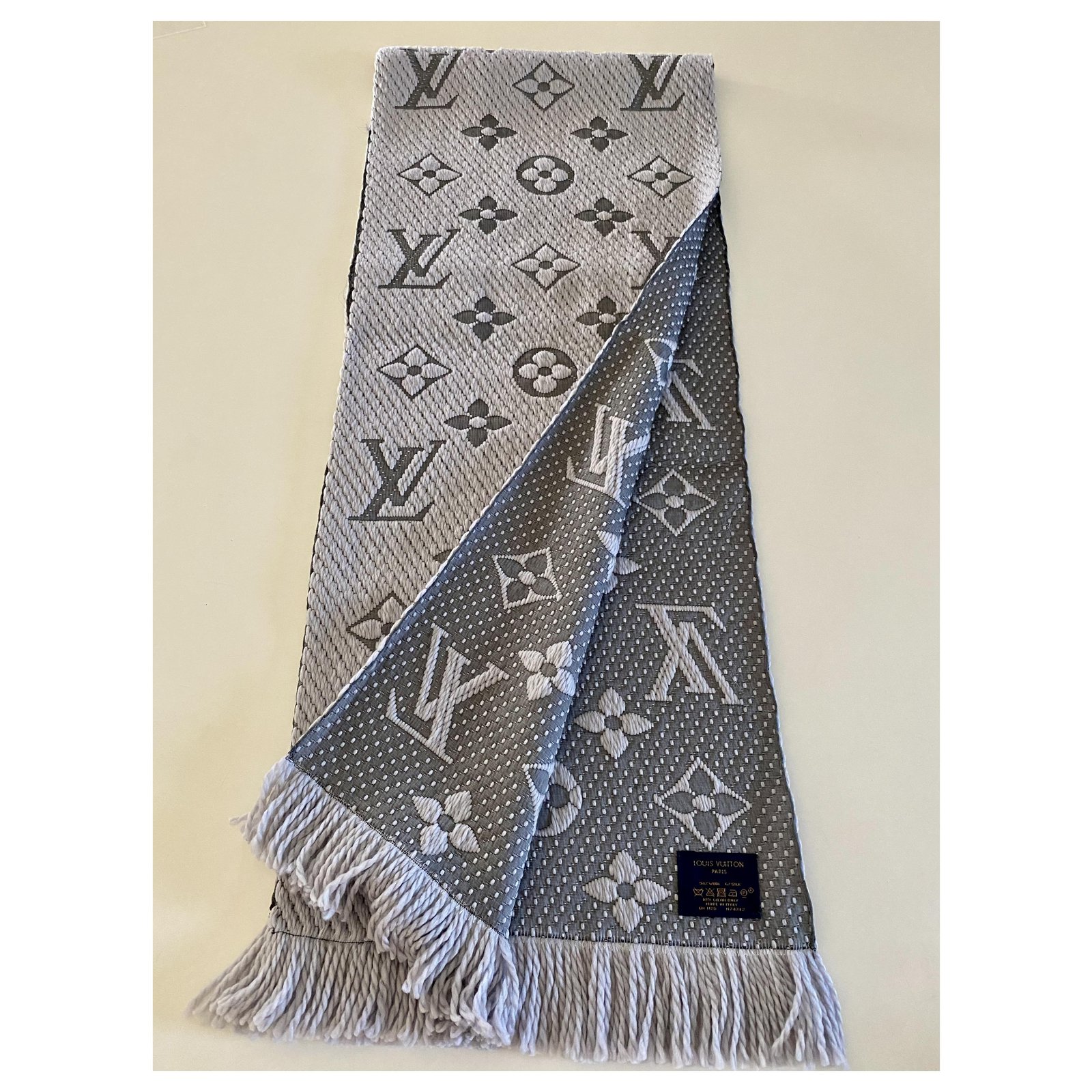 Louis Vuitton - Authenticated Logomania Scarf - Wool Silver for Women, Very Good Condition