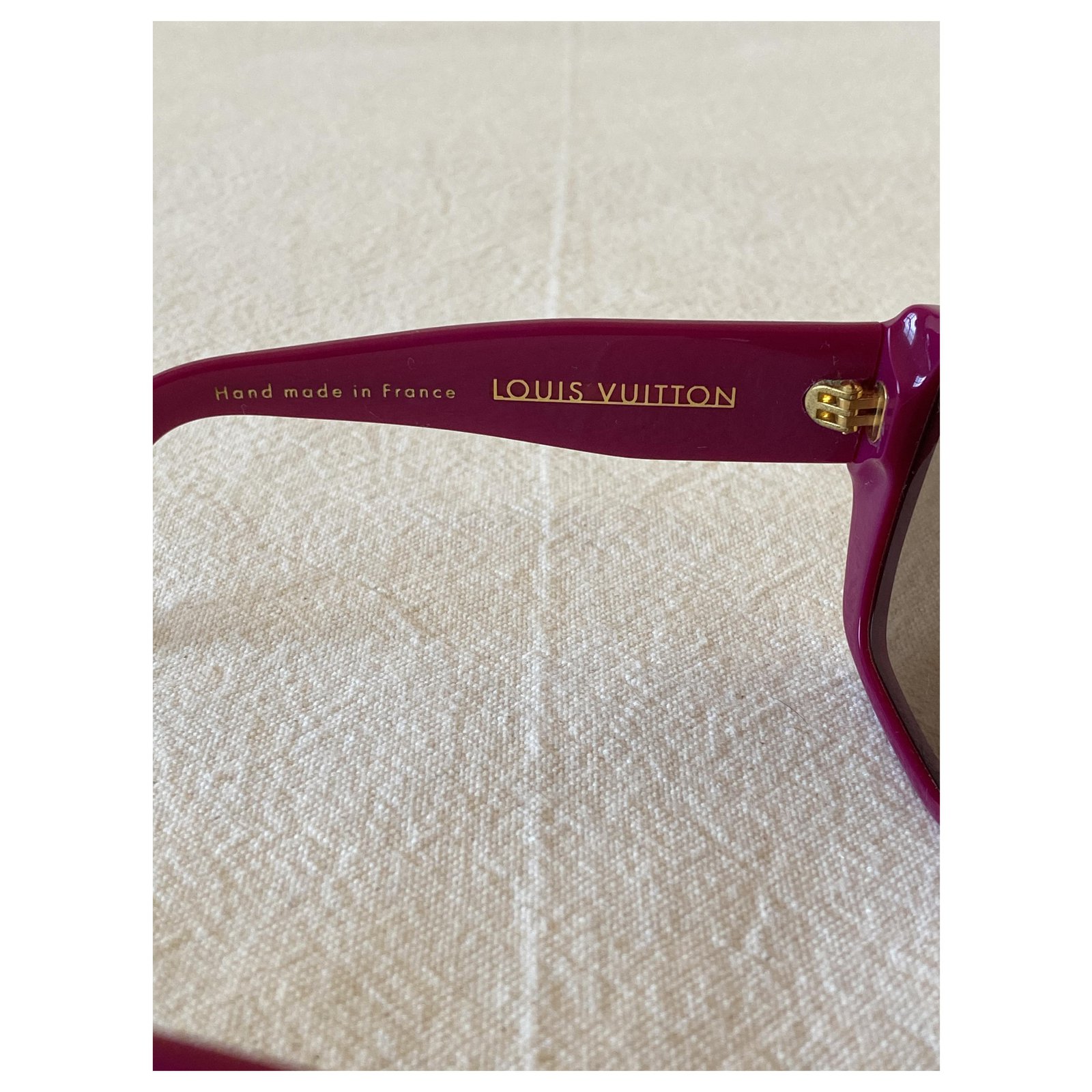 Oversized sunglasses Louis Vuitton Red in Plastic - 22836904