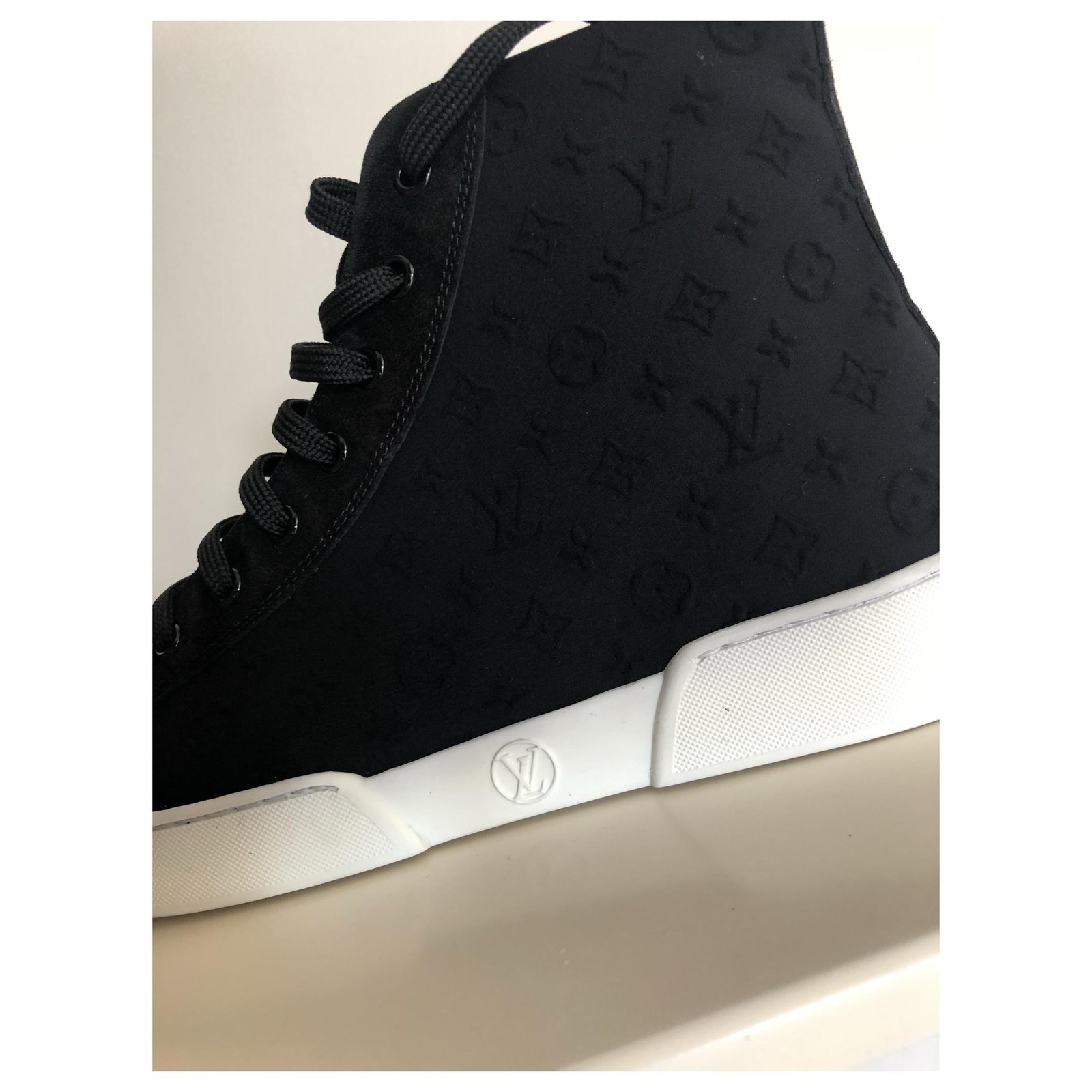 Louis Vuitton Stellar Sneaker Black Leather ref.241034 - Joli Closet