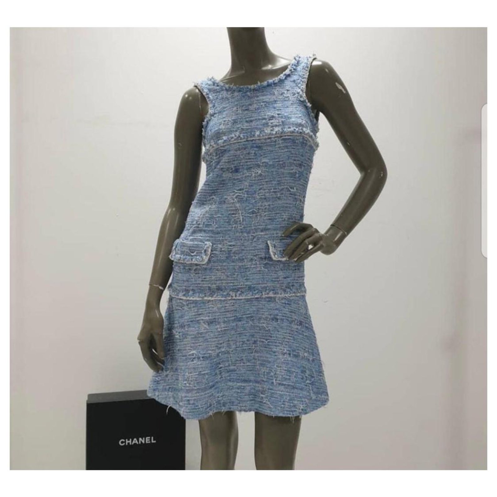 Gorgeous Chanel in light blue tweed ref.958281 - Joli Closet