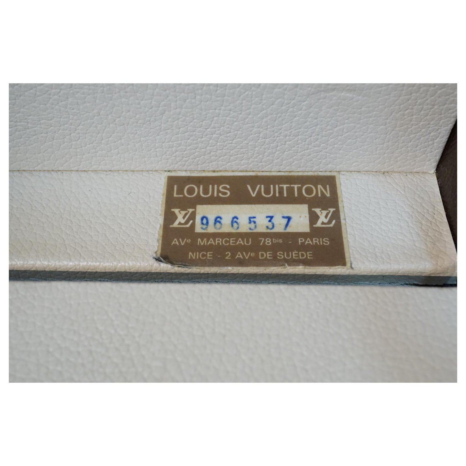 Sofia Coppola LOUIS VUITTON Classic Monogram Vintage Boite Flacons Beauty Case  Cosmetic Train Case Box Brown Leather ref.245024 - Joli Closet