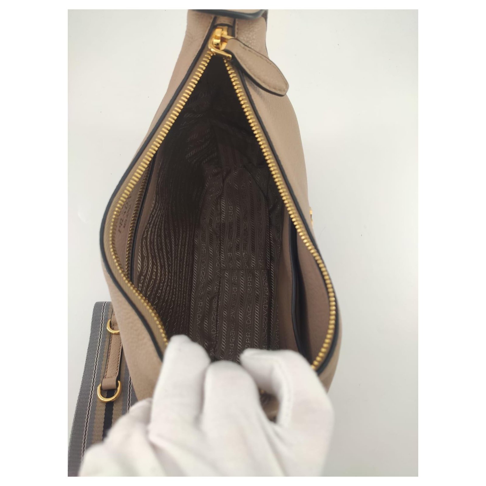 Leather crossbody bag Prada Beige in Leather - 21063747