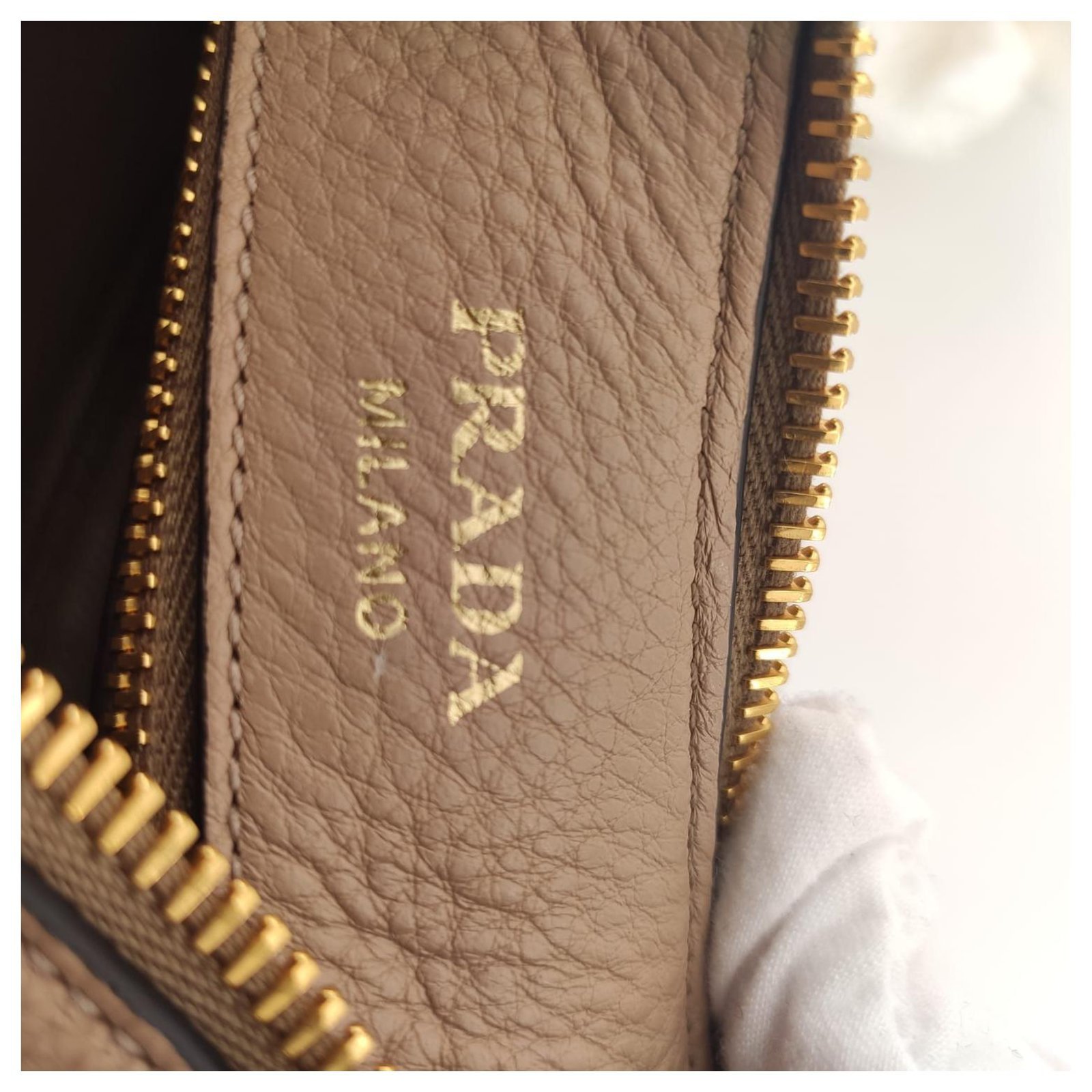 Leather crossbody bag Prada Beige in Leather - 32070859