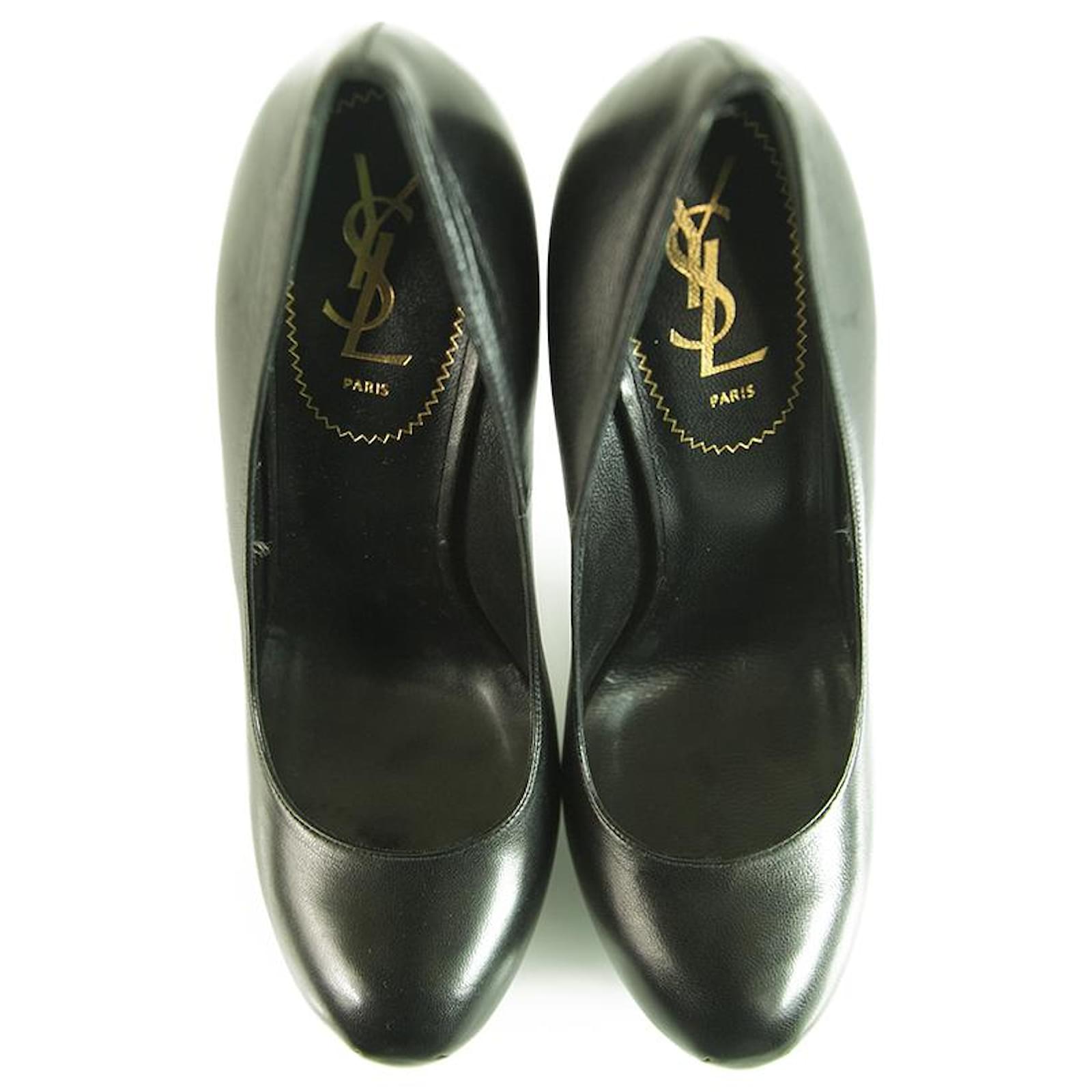 round toe black leather pumps