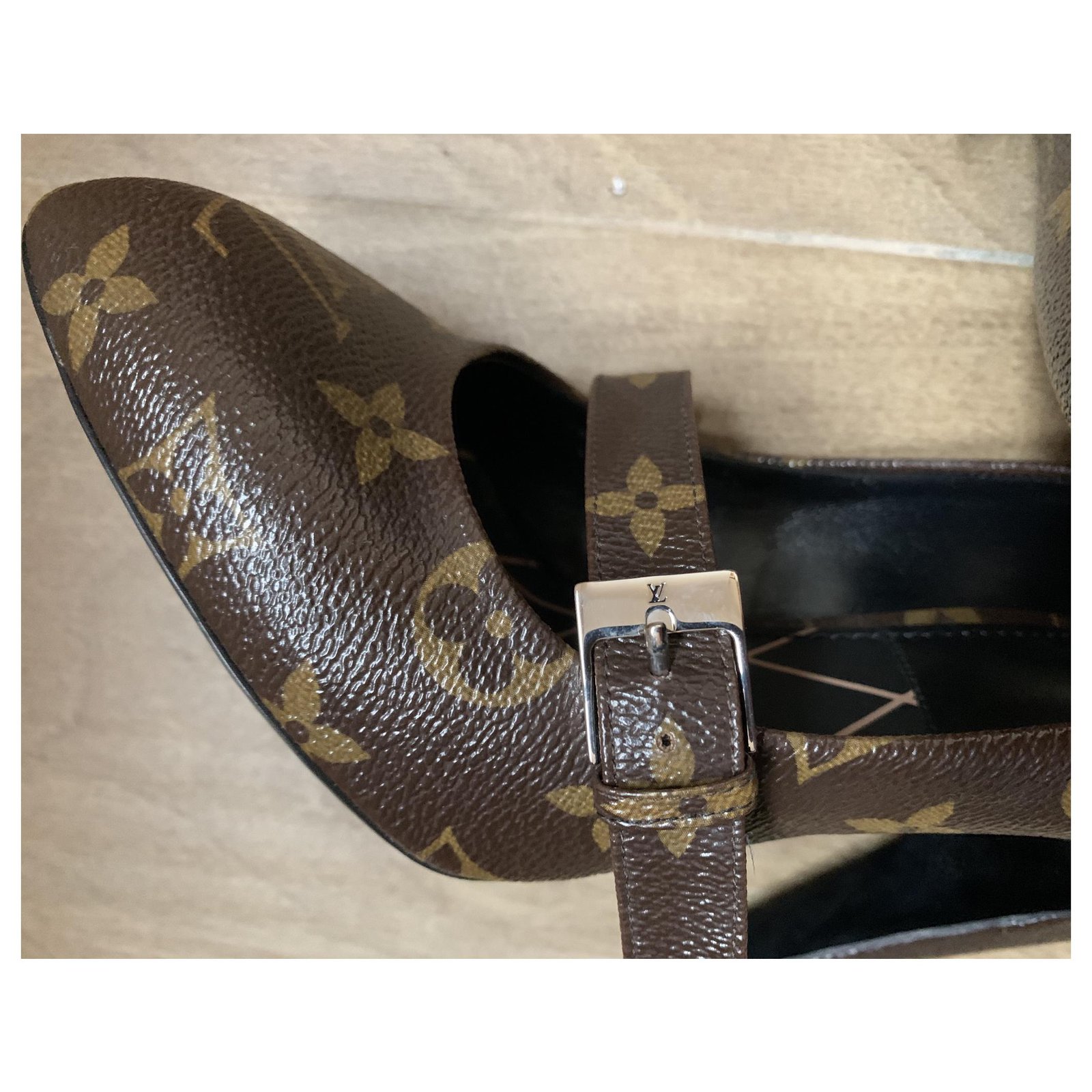 Louis Vuitton Heels Brown Cloth ref.245808 - Joli Closet