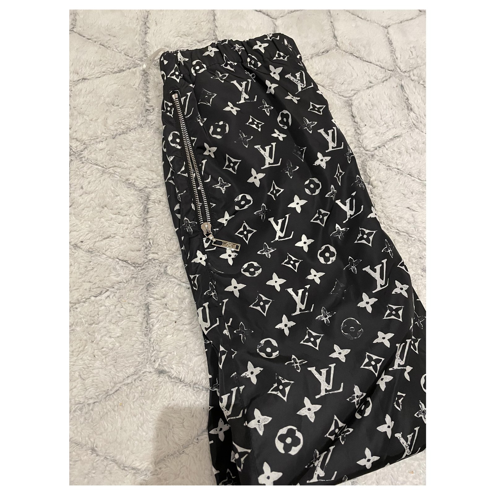 Trousers Louis Vuitton Black size 36 FR in Polyamide - 34834755