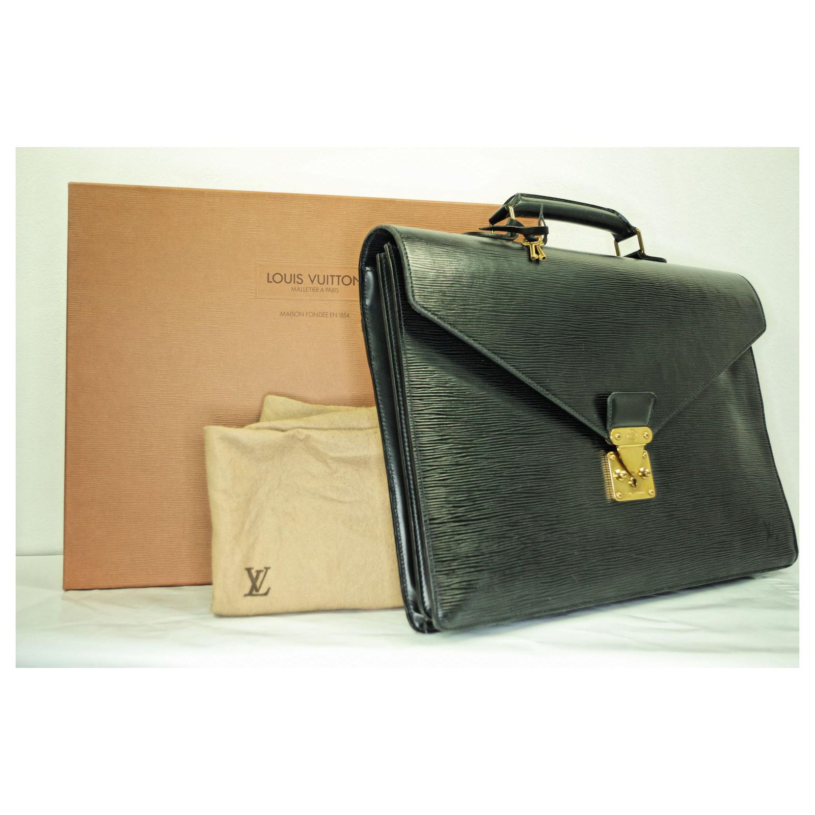 Louis Vuitton Ambassador Black Patent leather ref.247414 - Joli Closet