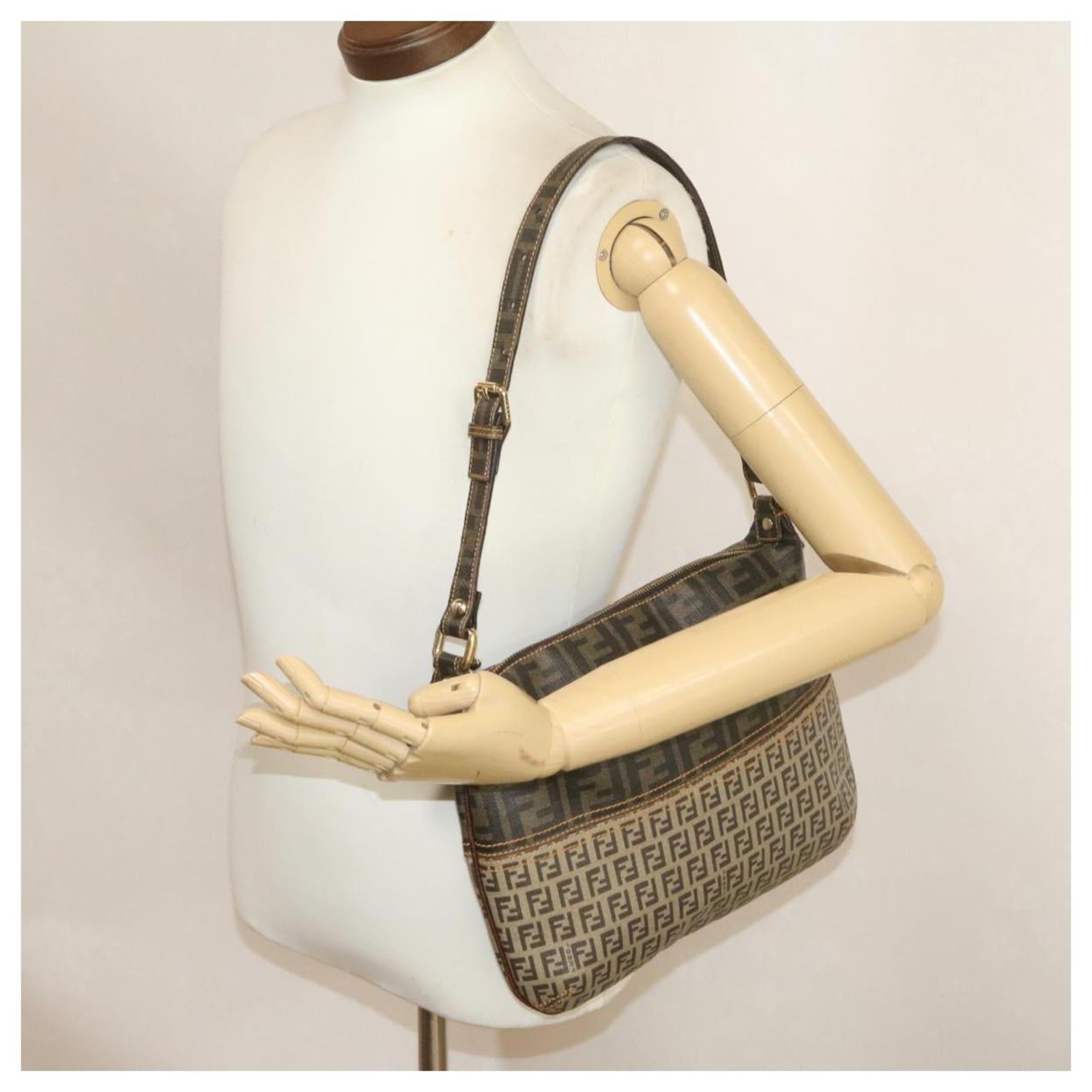 Fendi Shoulder Bag Beige Leather ref.248016 - Joli Closet