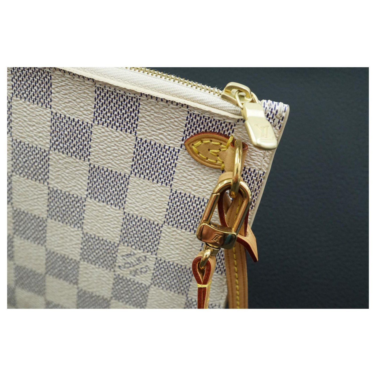 Neverfull Louis Vuitton Damier Azur clutch bag with leather wrist strap  Beige ref.248346 - Joli Closet