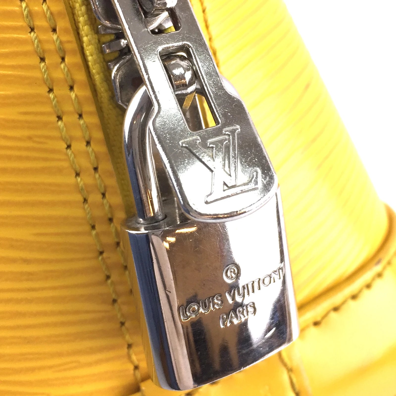 Louis Vuitton Alma Yellow Patent leather ref.911563 - Joli Closet