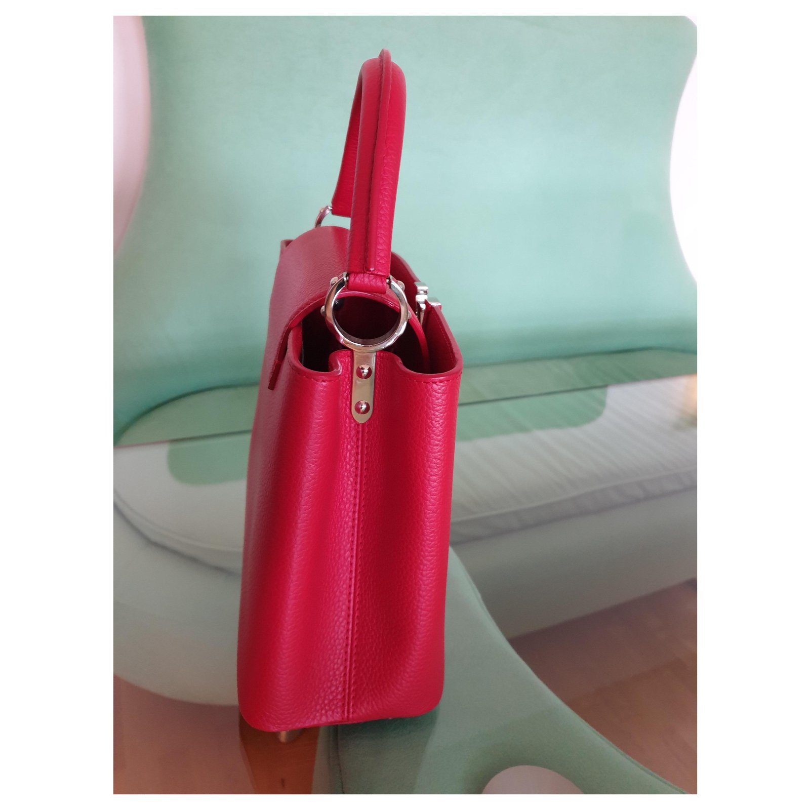 Capucines en cuir sac à main Louis Vuitton Rouge en Cuir - 35299502