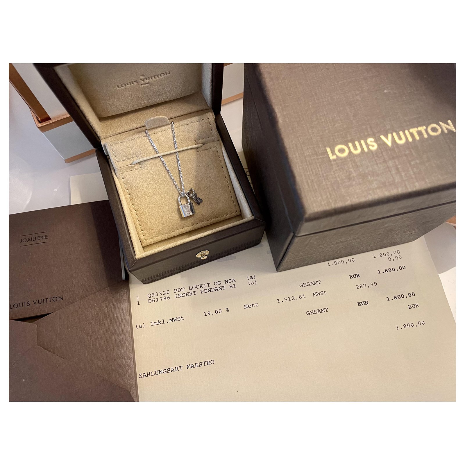 Louis Vuitton Colar de ouro branco Lockit com fechadura e pingente