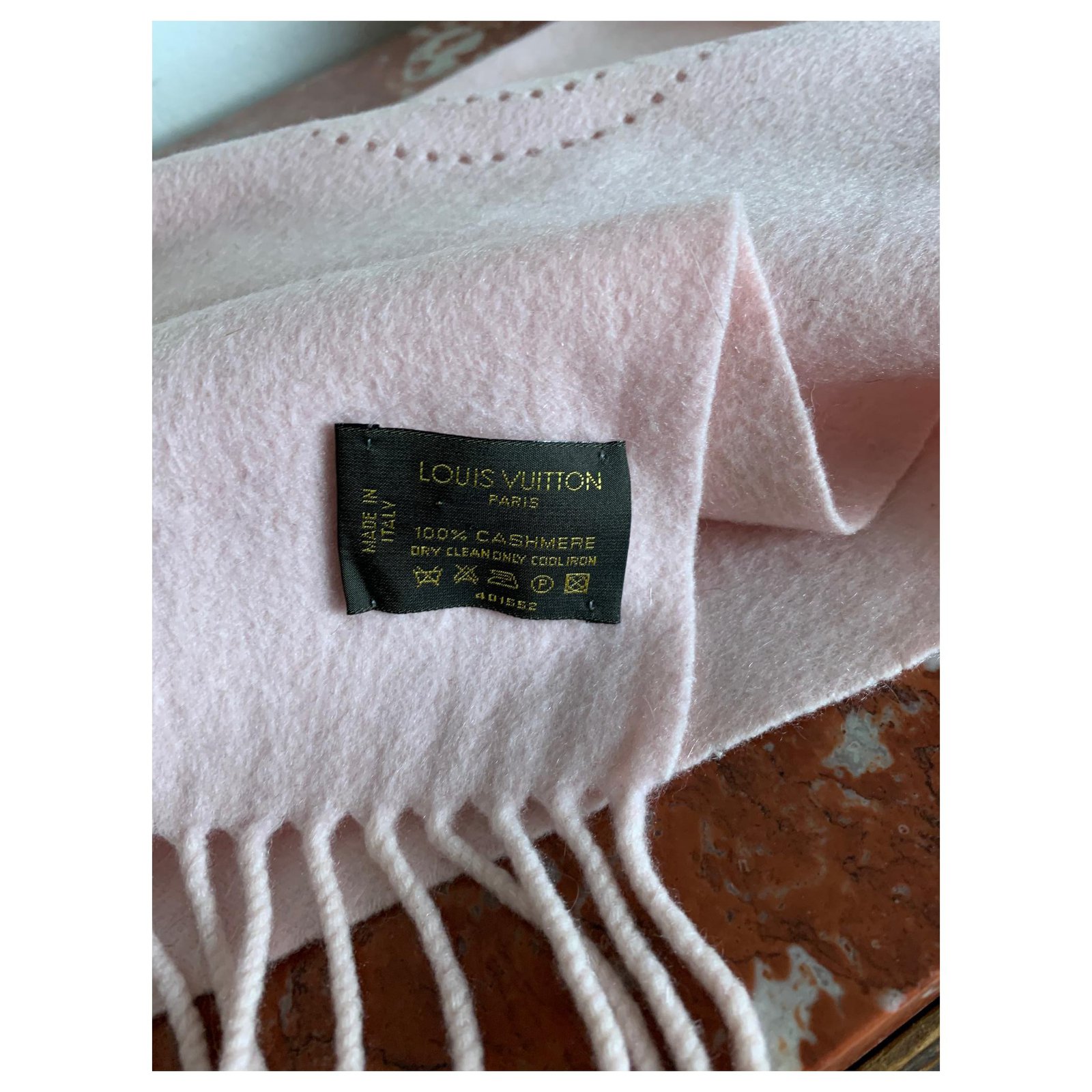 Louis Vuitton LV Shawl new Pink ref.221336 - Joli Closet