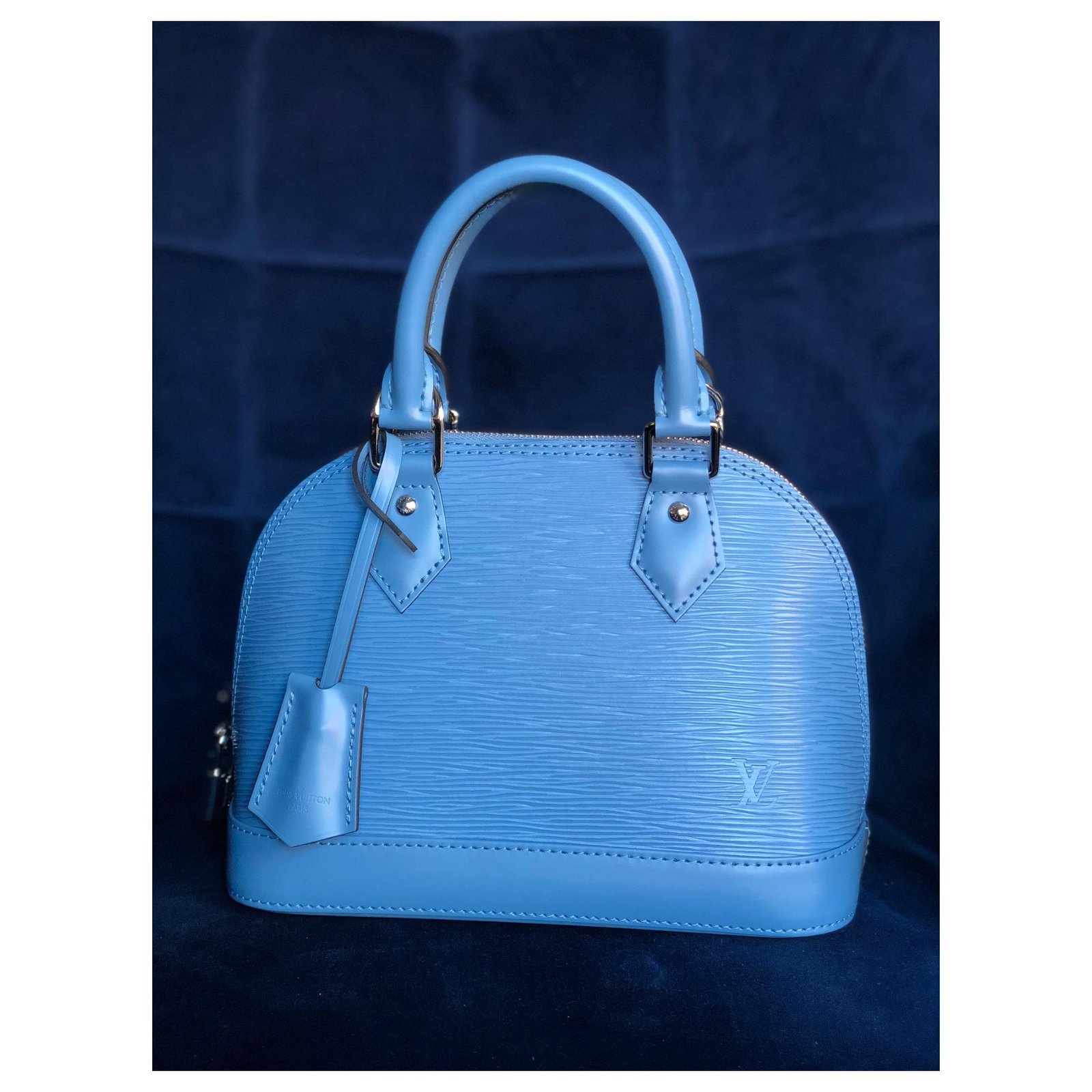Louis Vuitton Blue Epi Circle Bauchtasche Blau Leder ref.619358 - Joli  Closet