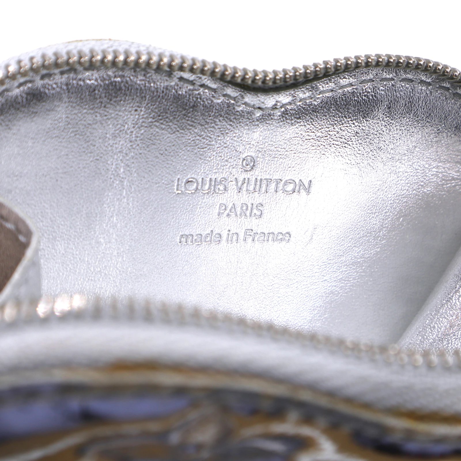Louis Vuitton Silver Monogram Mirror Metallic Heart Wallet Silvery Leather  ref.252274 - Joli Closet
