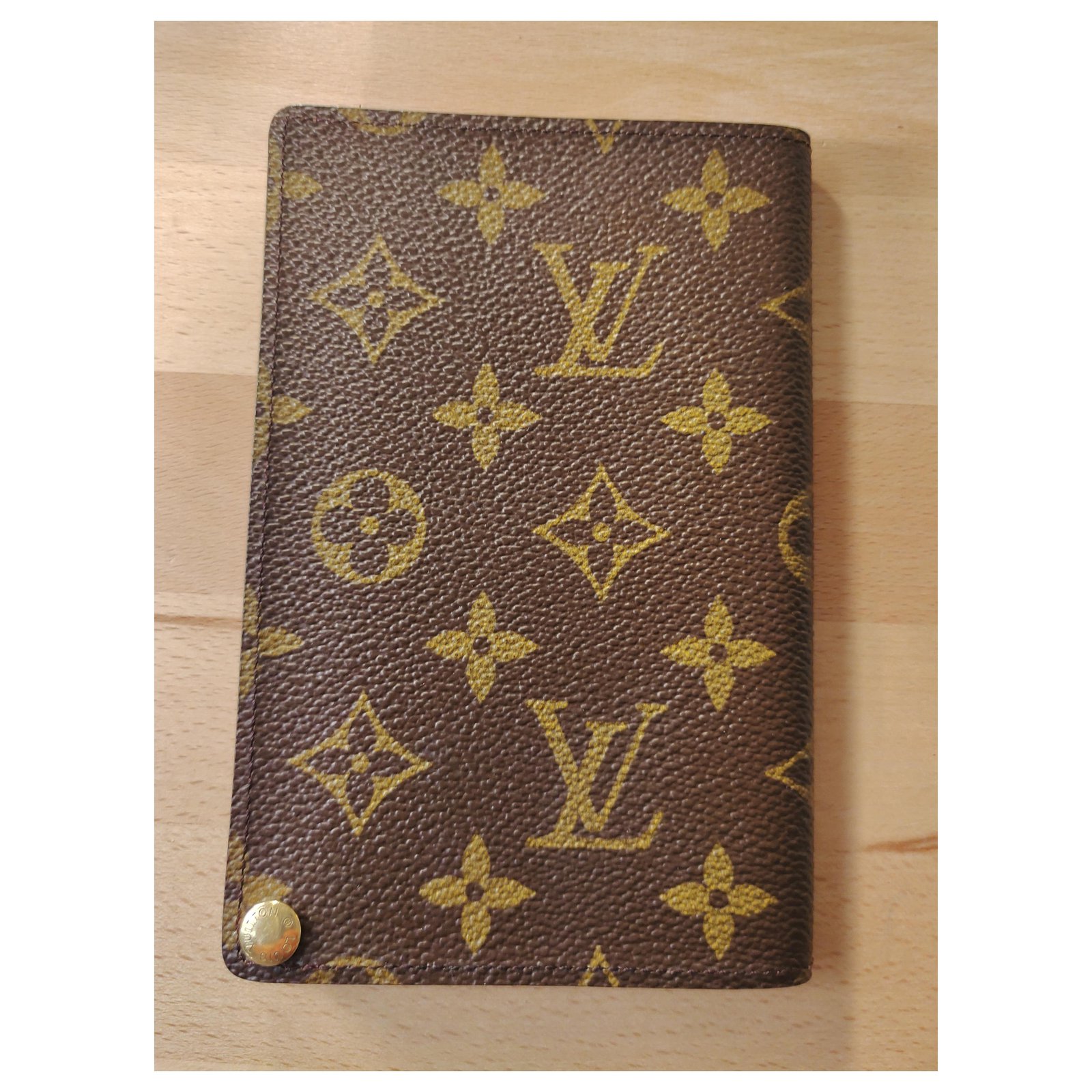 Louis Vuitton Couverture agenda de bureau Beige Patent leather ref.1004818  - Joli Closet