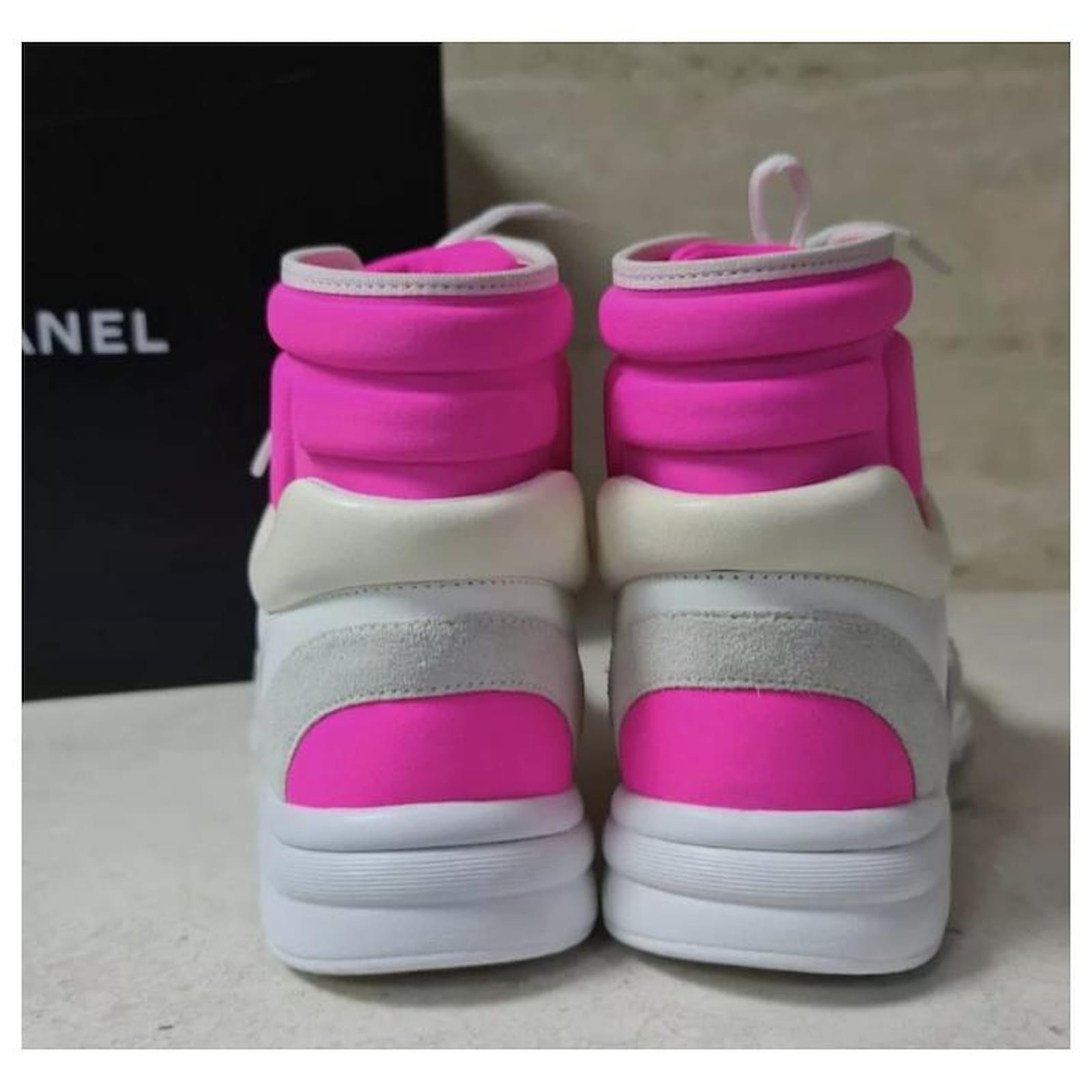 High Top Light Pink Chanel Sneakers CHANEL CC LOGO WHITE PINK