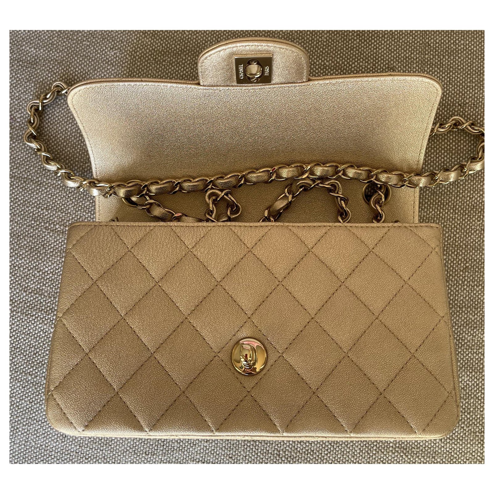 Chanel Classic Quilted Mini Lambskin Single Flap Metallic Gold Golden  Leather ref.260530 - Joli Closet
