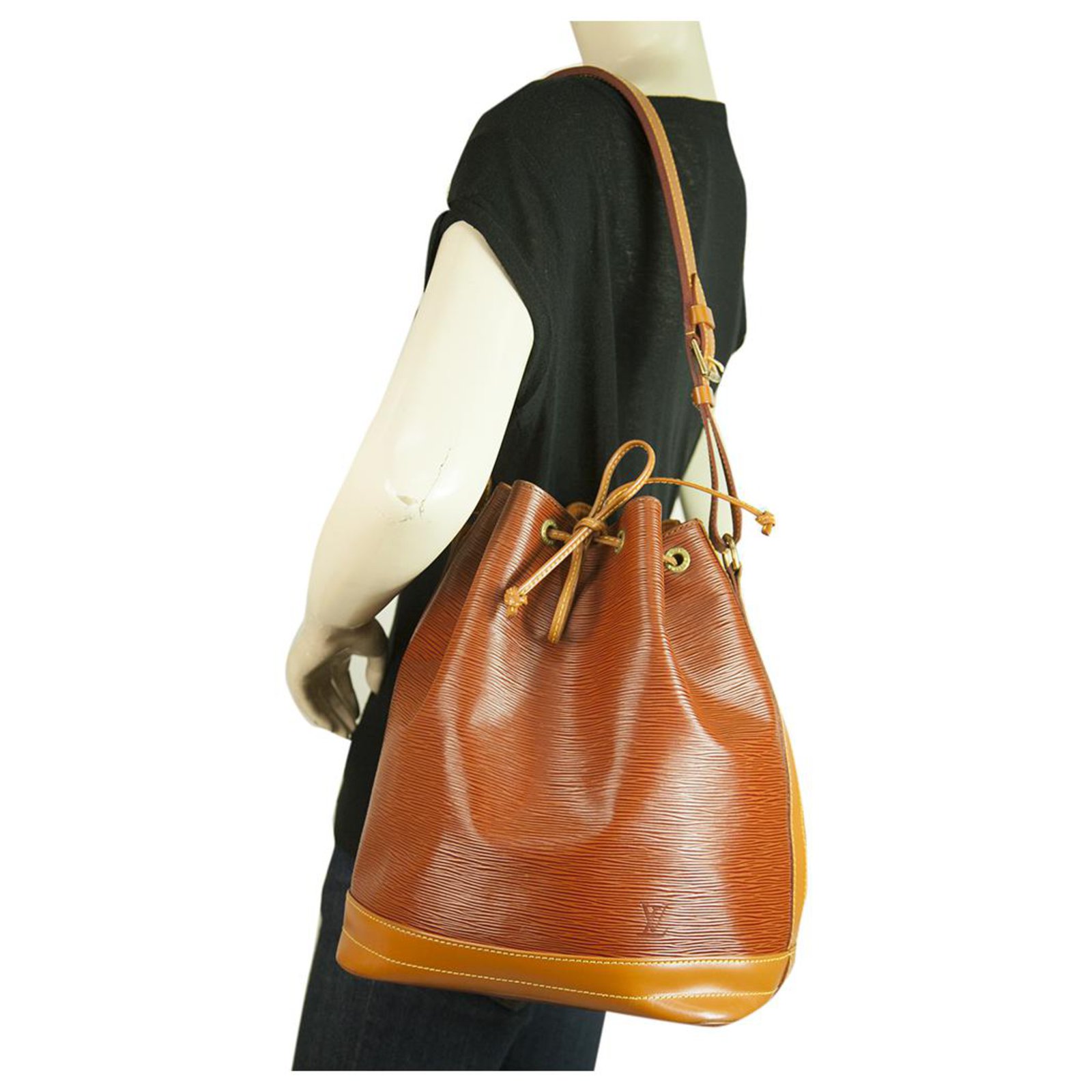 LOUIS VUITTON Epi Noe GM Tan brown handbag Bucket bag Leather ref