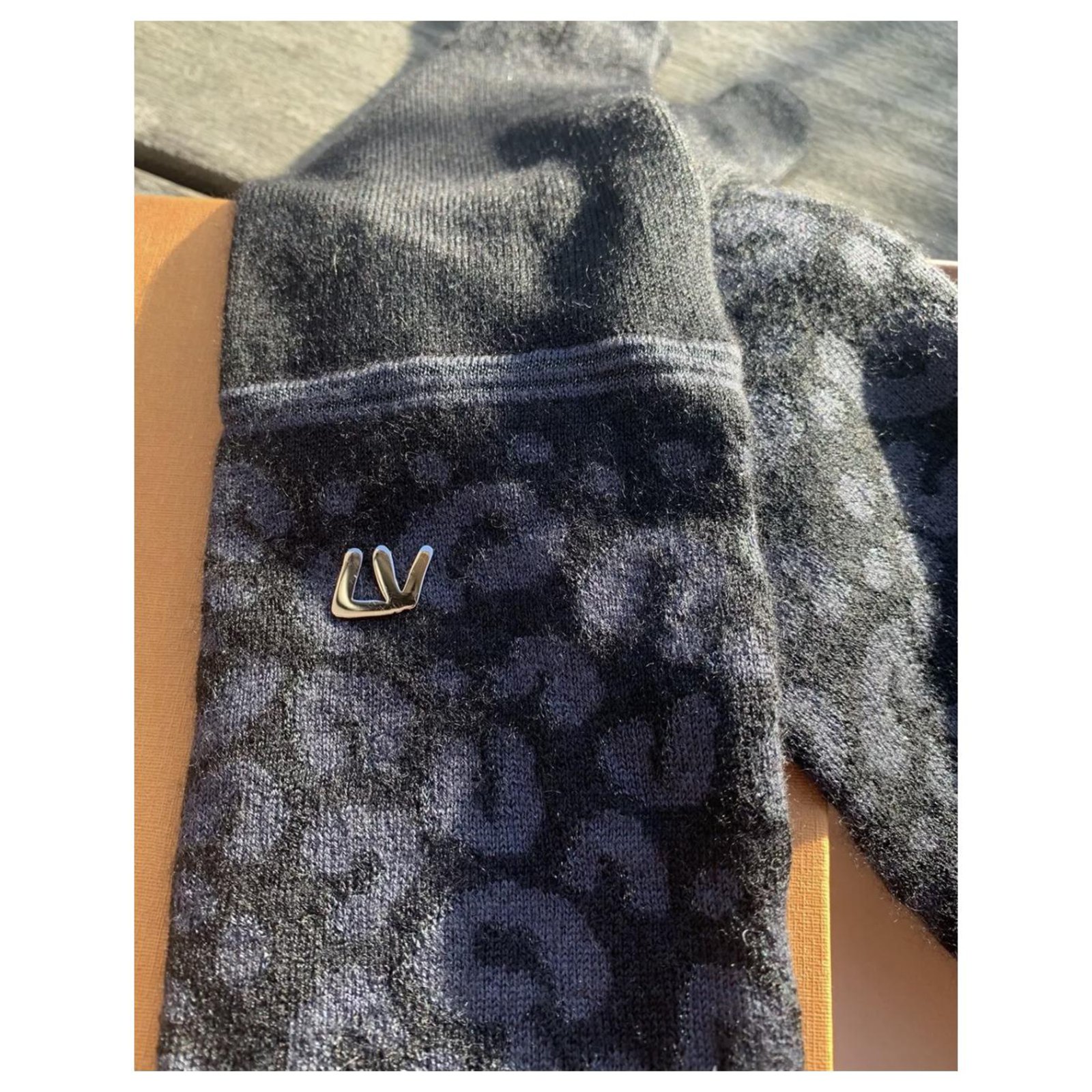 Louis Vuitton Gloves Black Cashmere ref.261888 - Joli Closet