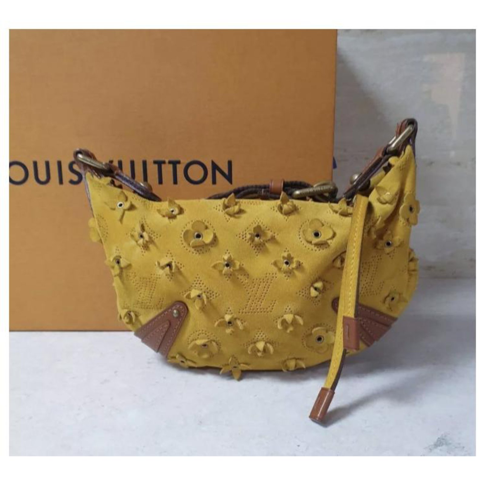 Onatah handbag Louis Vuitton Yellow in Suede - 33845628