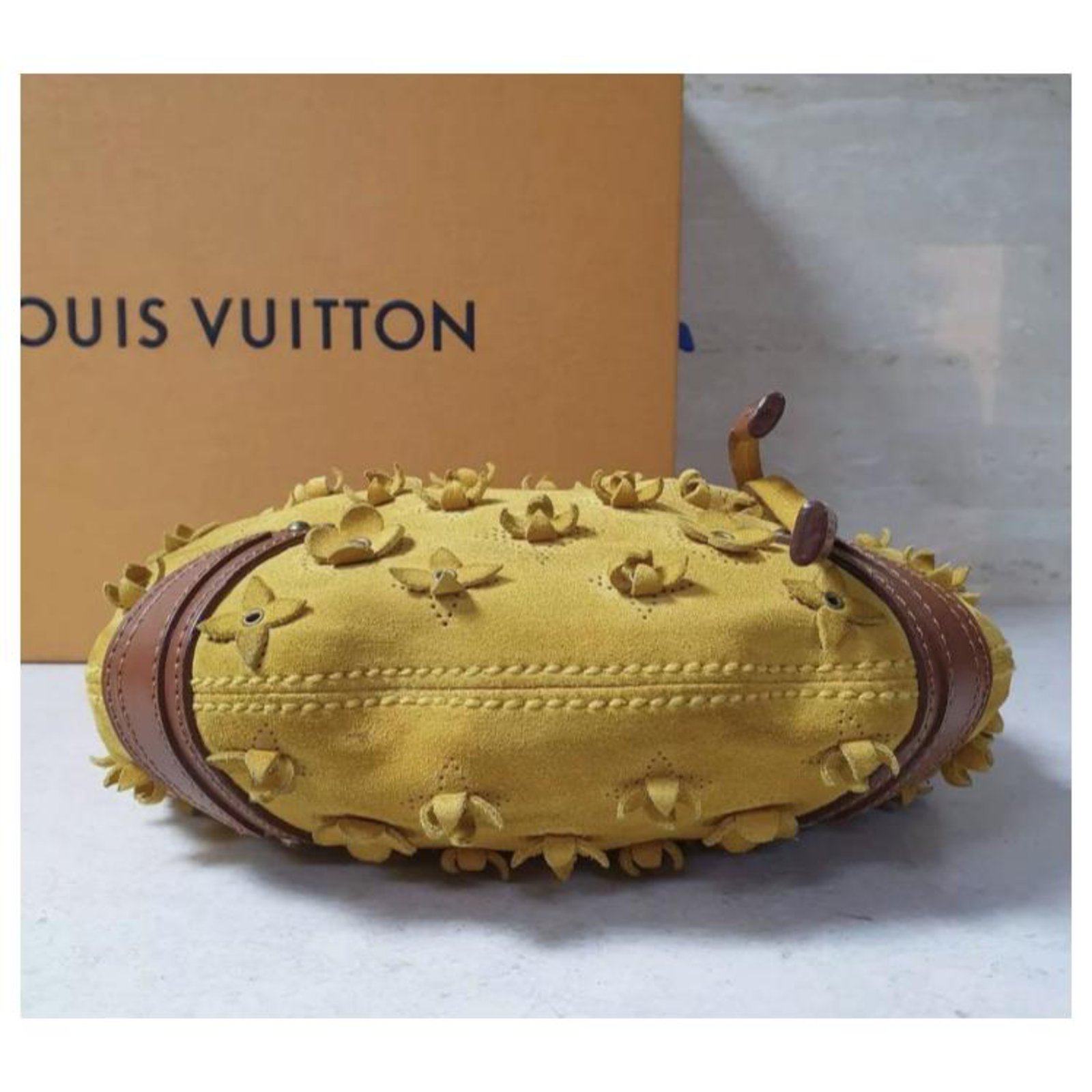 Louis Vuitton Mais Monogram Suede Limited Edition Onatah Fleurs PM Bag  Yellow ref.262007 - Joli Closet