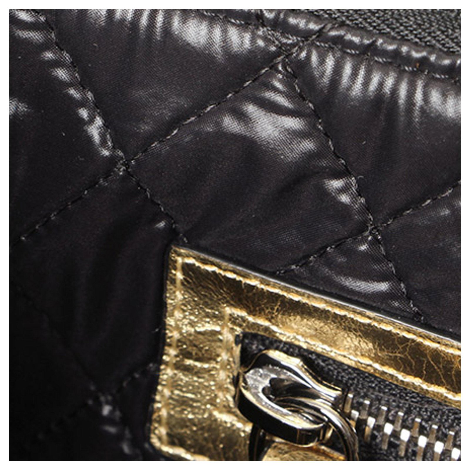 Chanel Gold Je Ne Suis Pas En Solde Pouch Black Golden Leather ref.265459 - Joli  Closet