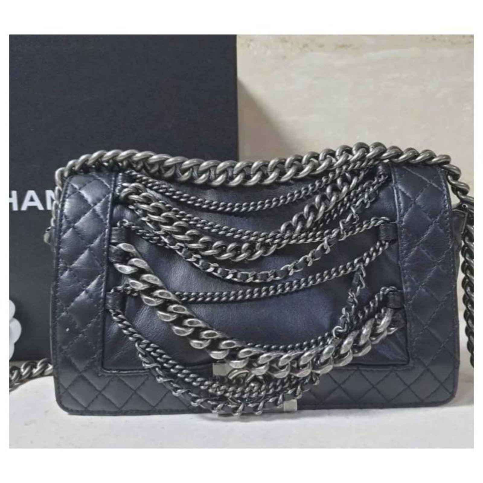 Chanel Boy Medium calf leather Chain Flap Bag Black ref.265657 - Joli Closet