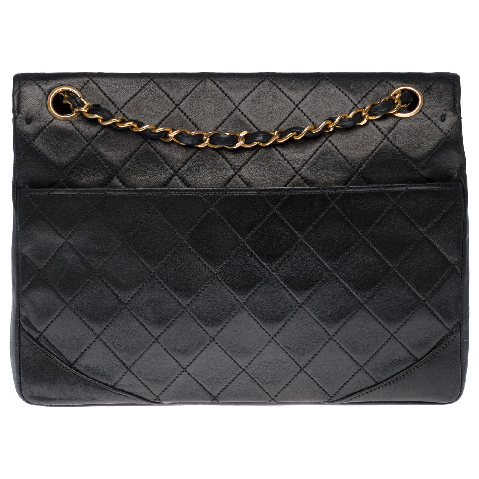 Timeless Chanel Classique handbag in black quilted lambskin, garniture ...
