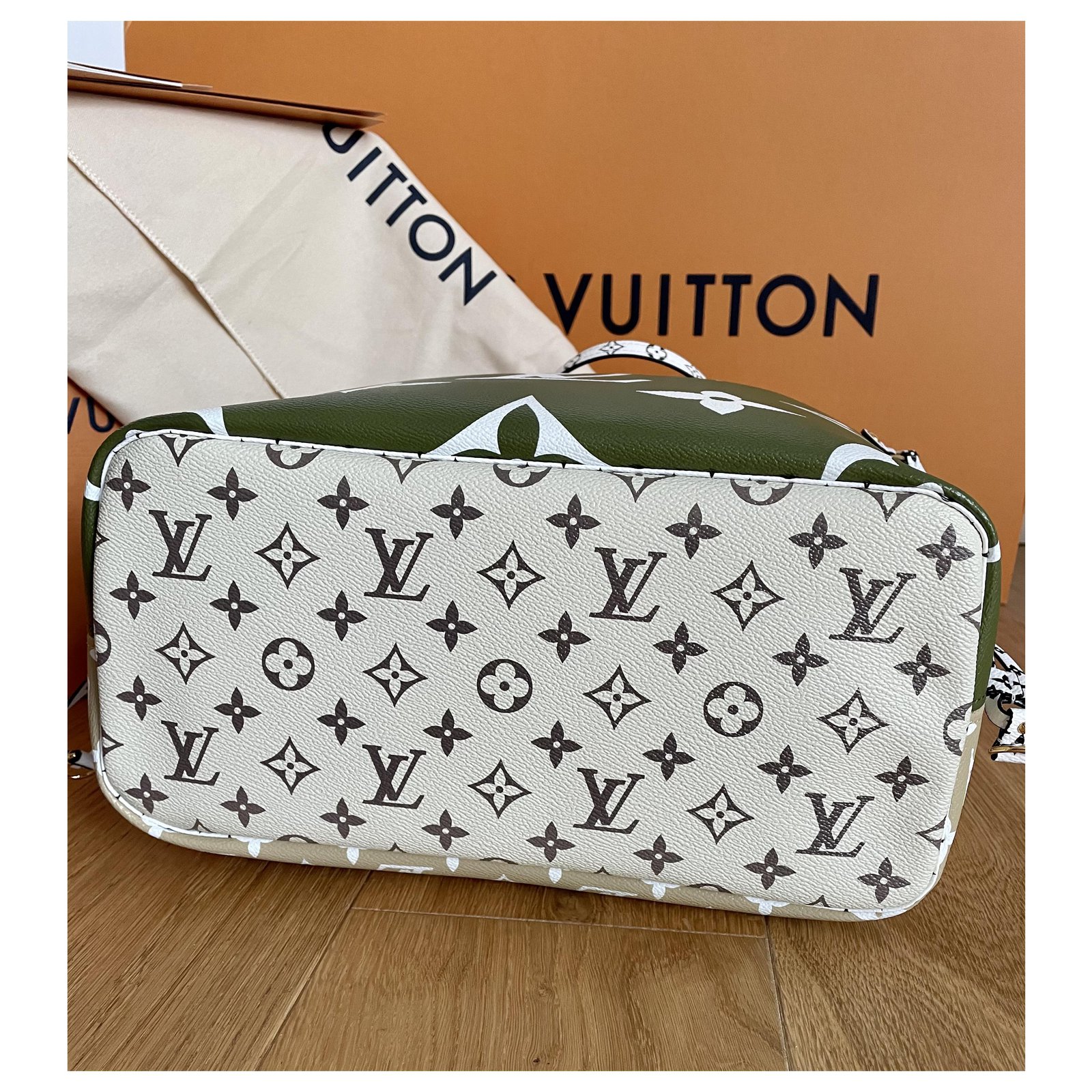 Louis Vuitton Neverfull Giant Monogram Khaki/Cream WITH POUCH Cloth  ref.267897 - Joli Closet