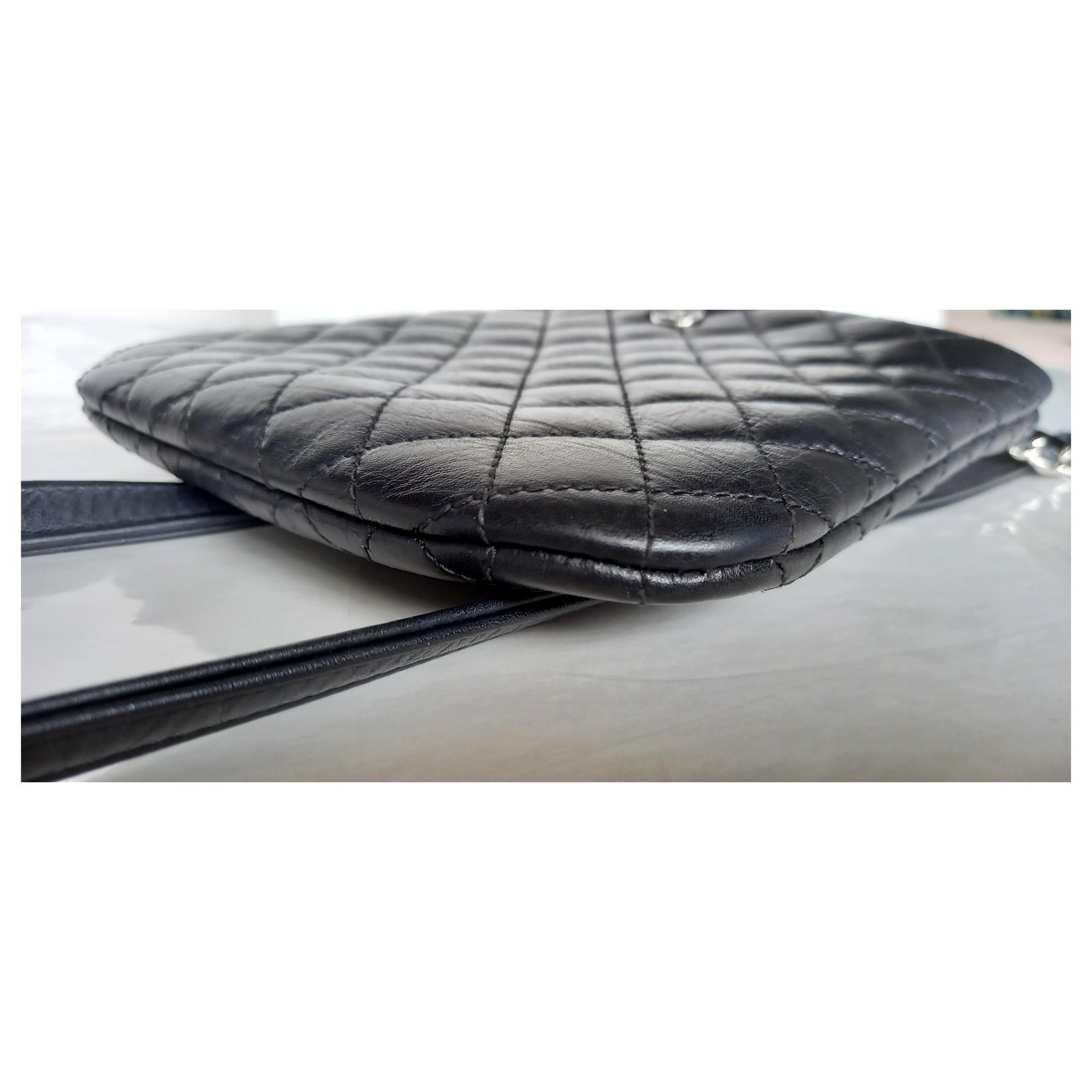 Chanel Uniform bag. Black Leather ref.268103 - Joli Closet