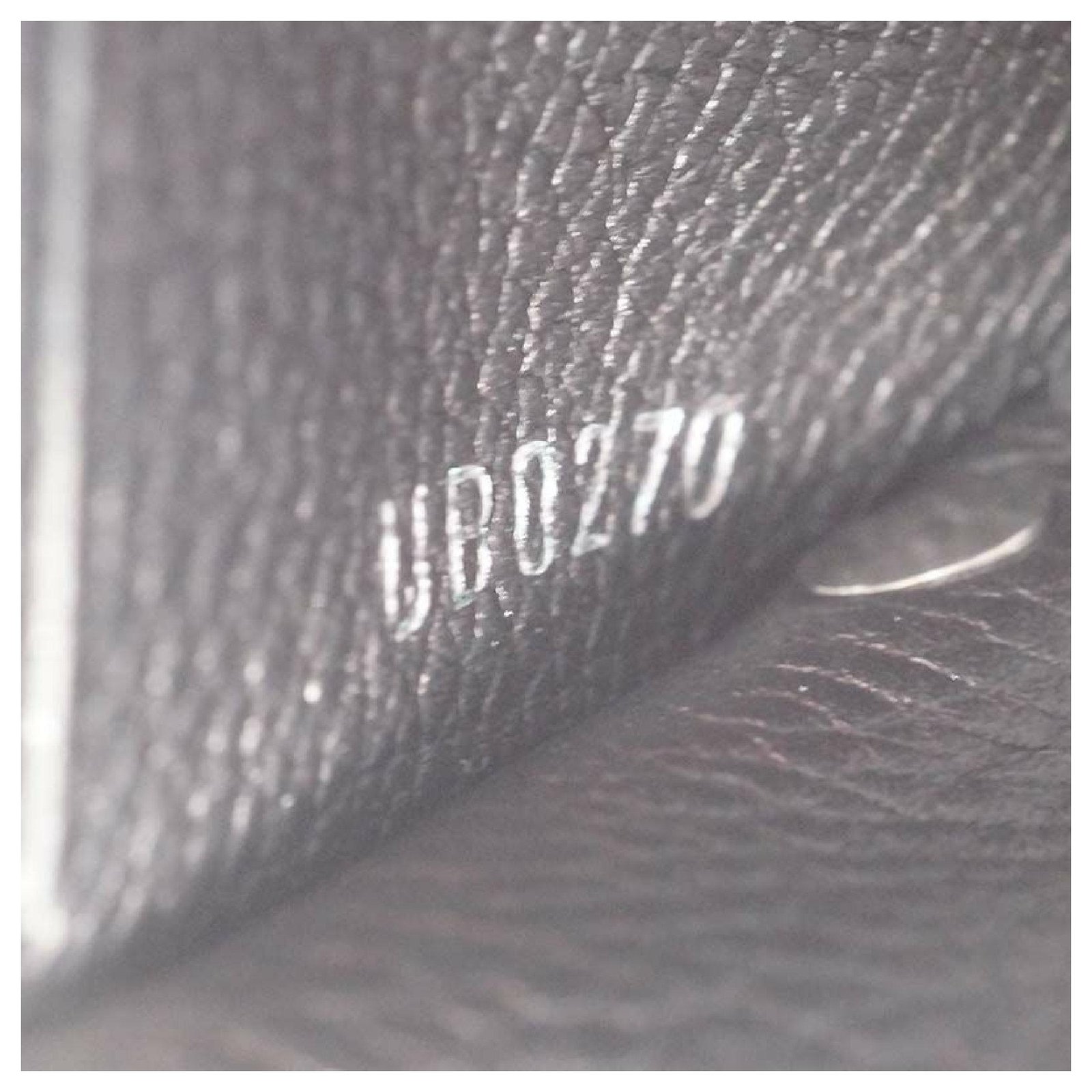 Louis Vuitton portofeuilles lock Mini Womens Tri-fold wallet M63921 Noir  Black ref.268716 - Joli Closet