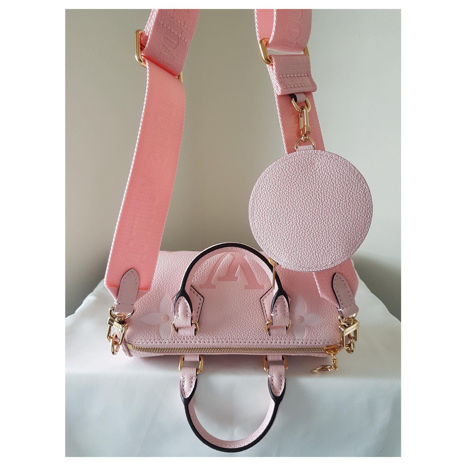 Just received my Papillon BB bag today!! She's so beautiful!!! If you love  pink as much as I do, you don't want to miss out!! 😍 I'm ready for  spring/summer now 💖✨ 