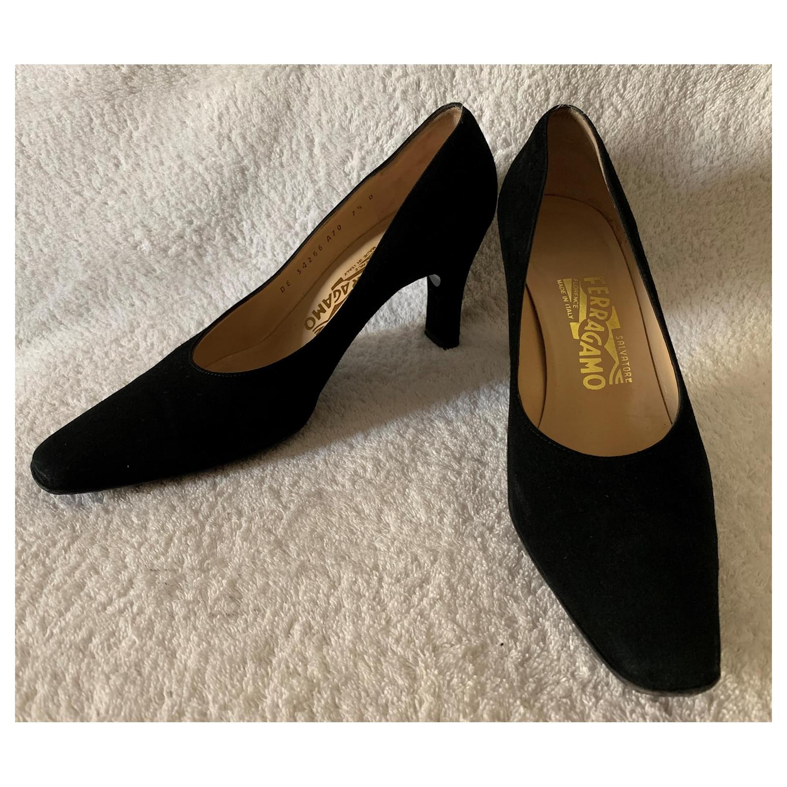 ferragamo suede pumps