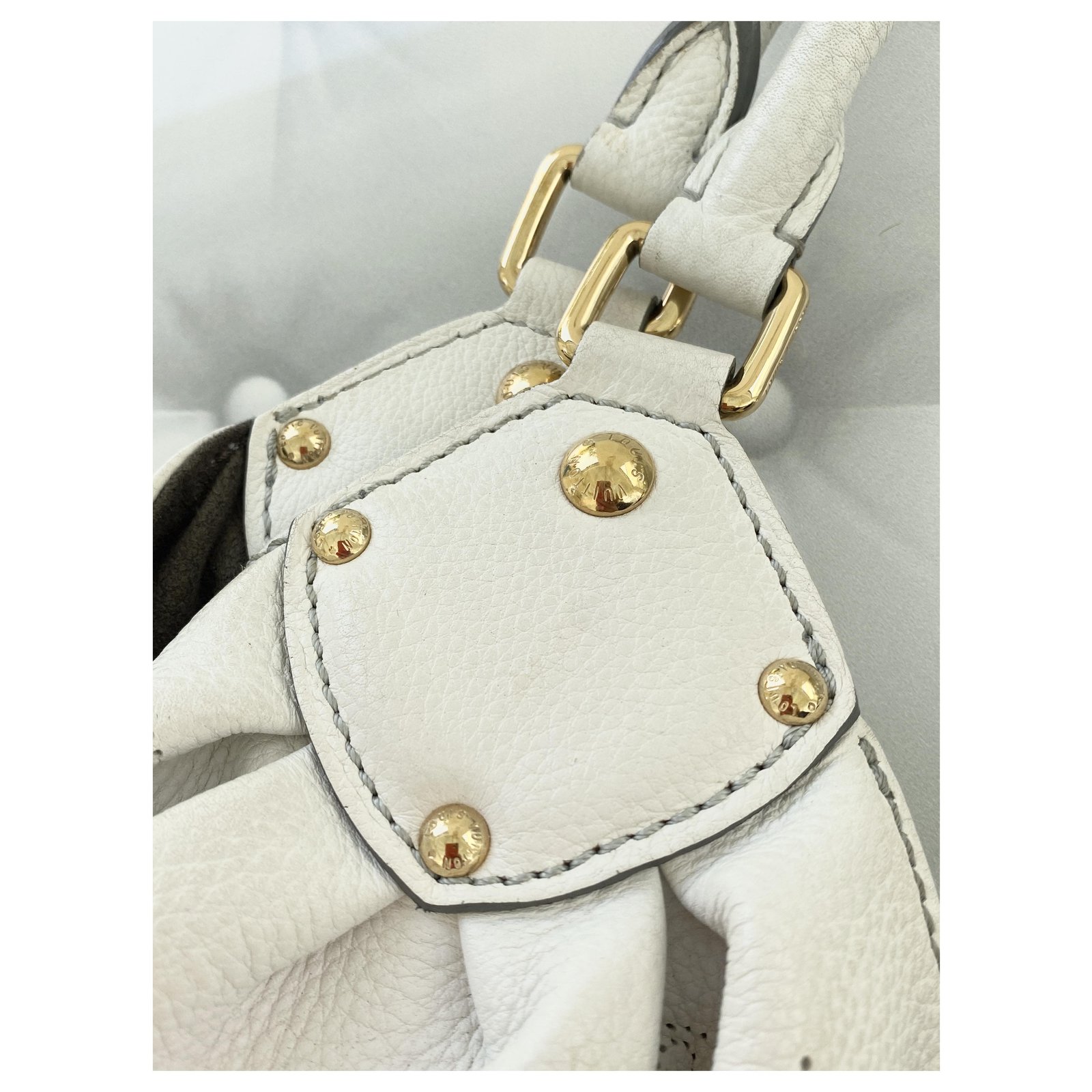 LOUIS VUITTON MONOGRAM MAHINA L BAG White Eggshell Leather ref.269594 -  Joli Closet